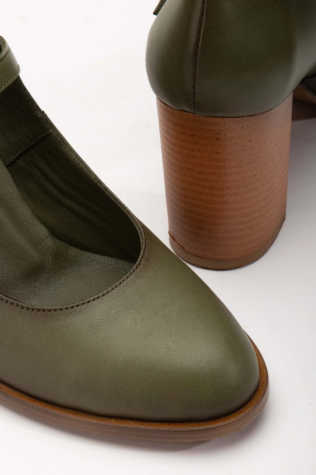 Kadın Hakiki Deri Bantlı Topuklu Ayakkabı