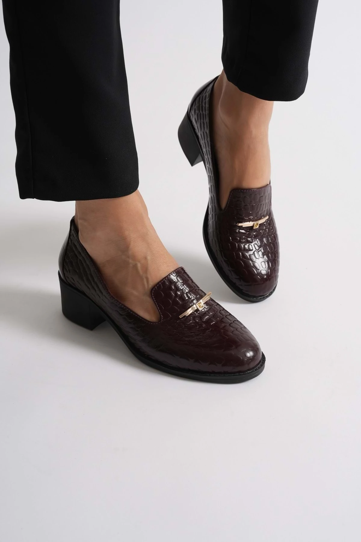 Kadın Hakiki Deri Kroko Baskılı Tokalı Topuklu Ayakkabı