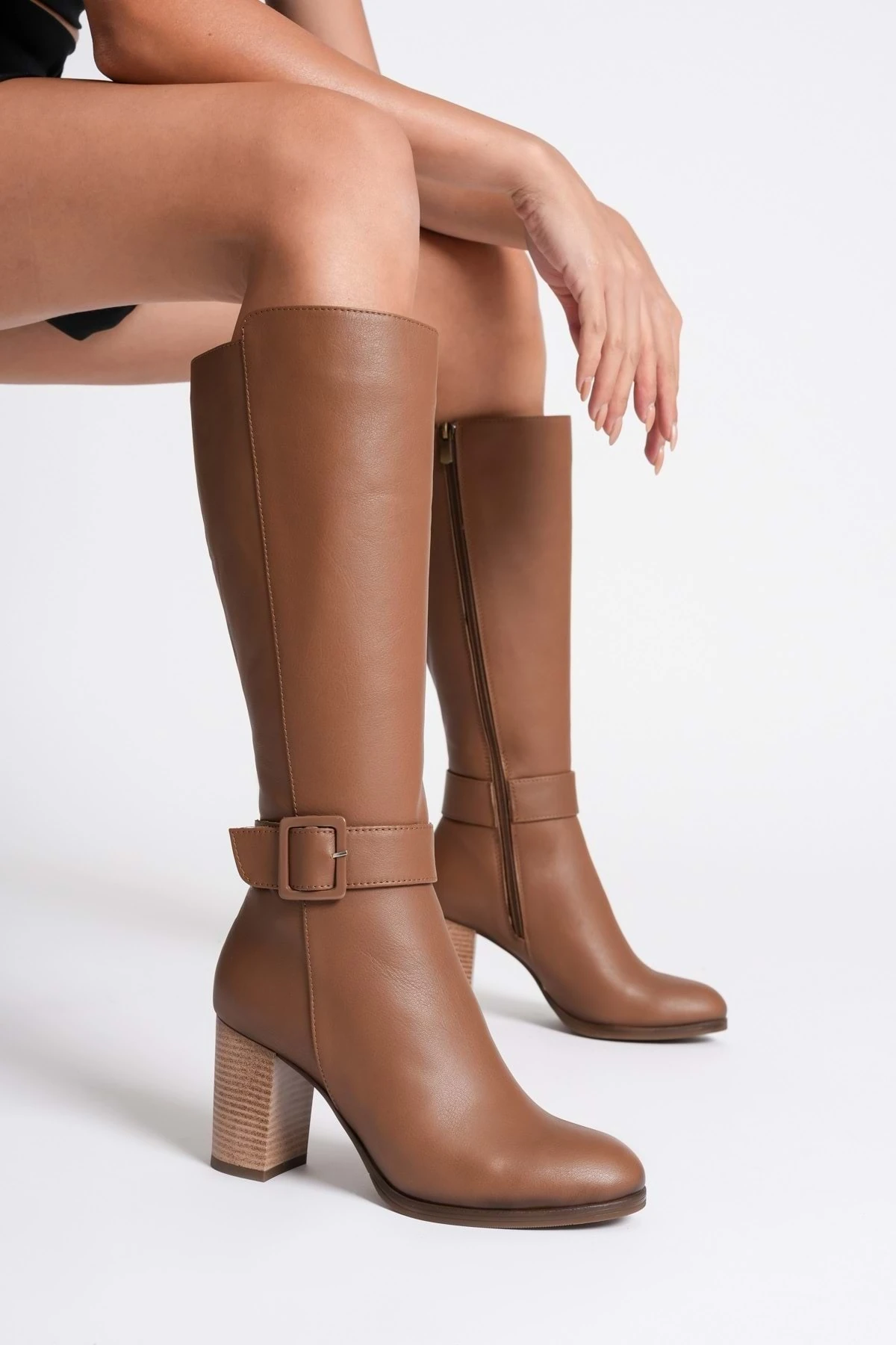 Kadın Hakiki Deri Toka Detaylı Topuklu Çizme
