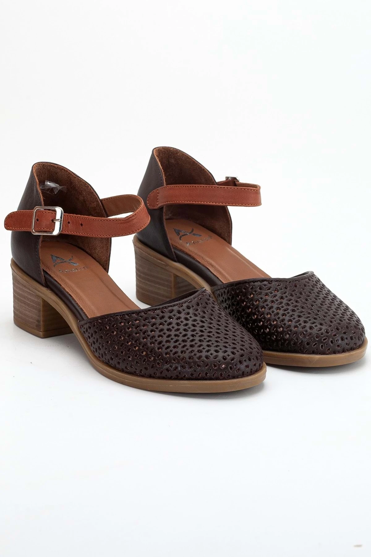 Kadın Hakiki Deri Burnu Kapalı Delikli Sandalet - Kahve