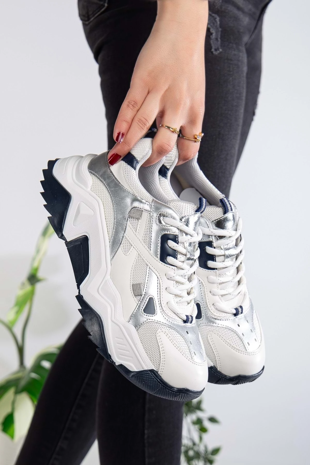 Kadın Yüksek Taban Sneaker Bağcıklı Spor Ayakkabı - Beyaz-Gümüş