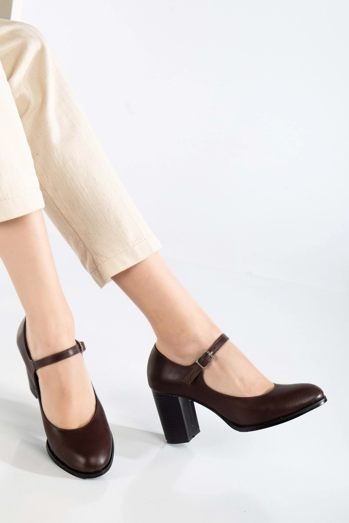 Kadın Hakiki Deri Bantlı Topuklu Ayakkabı - Kahve