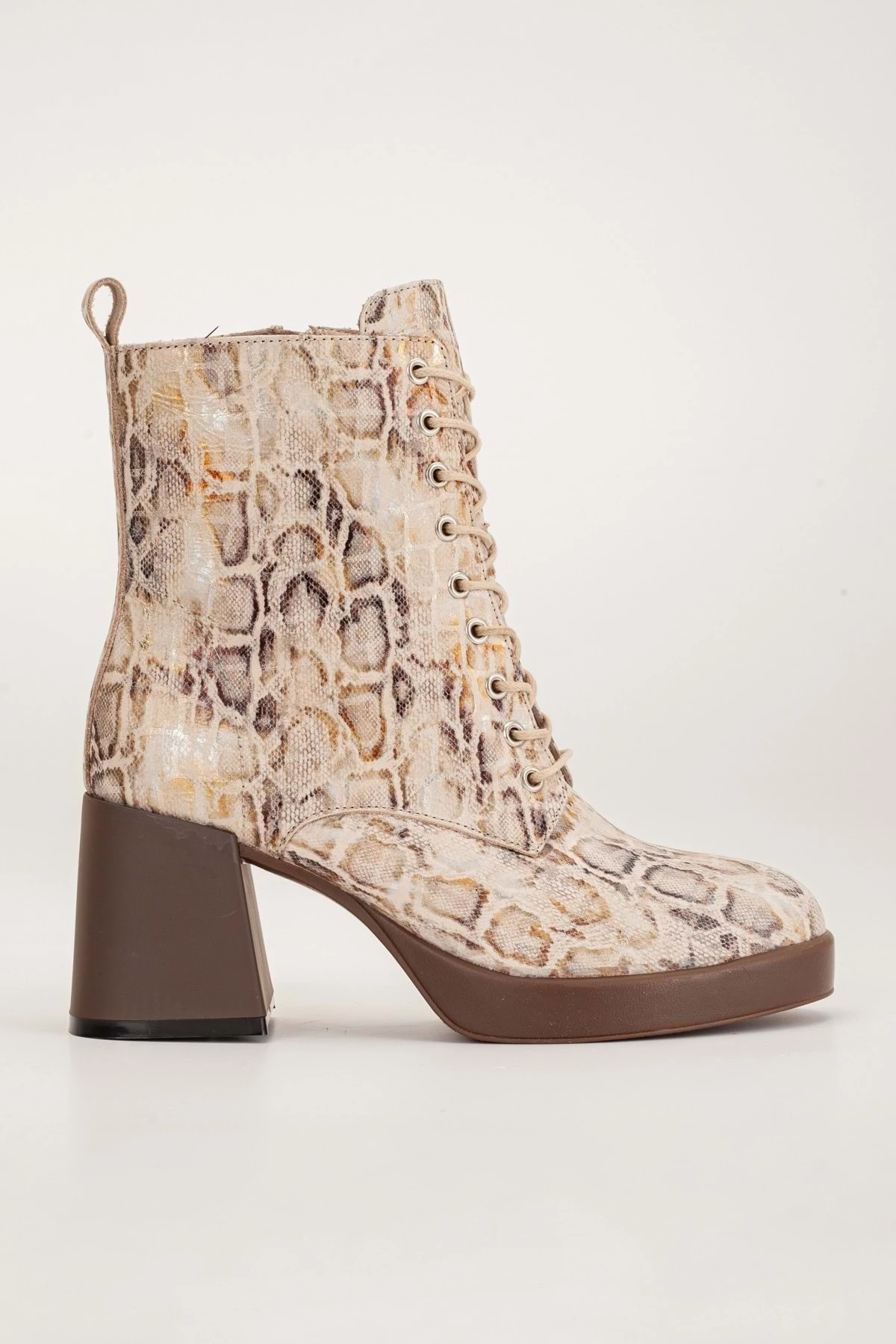 Kadın Hakiki Deri Kalın Topuklu Şık Bağcıklı Bot