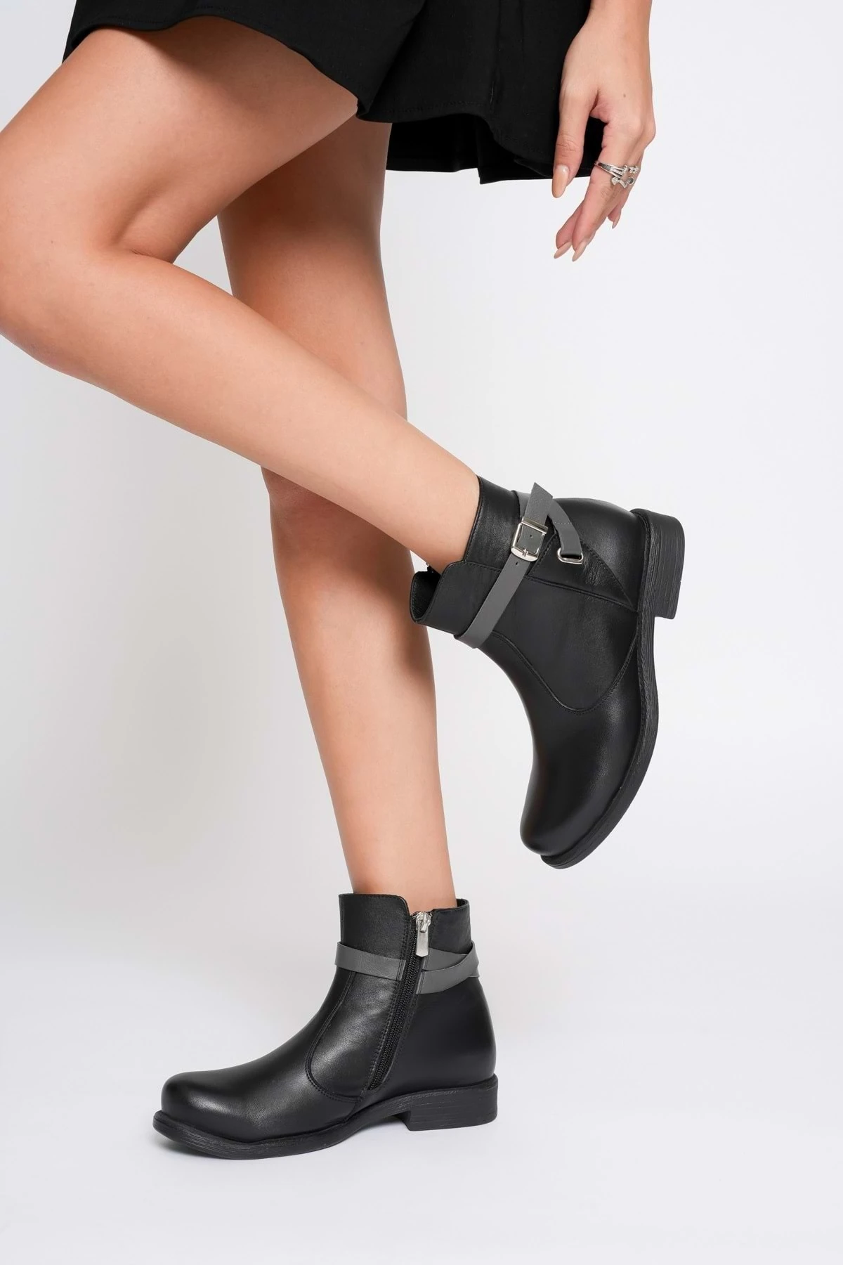 Kadın Hakiki Deri Kemerli Günlük Bot - SİYAH