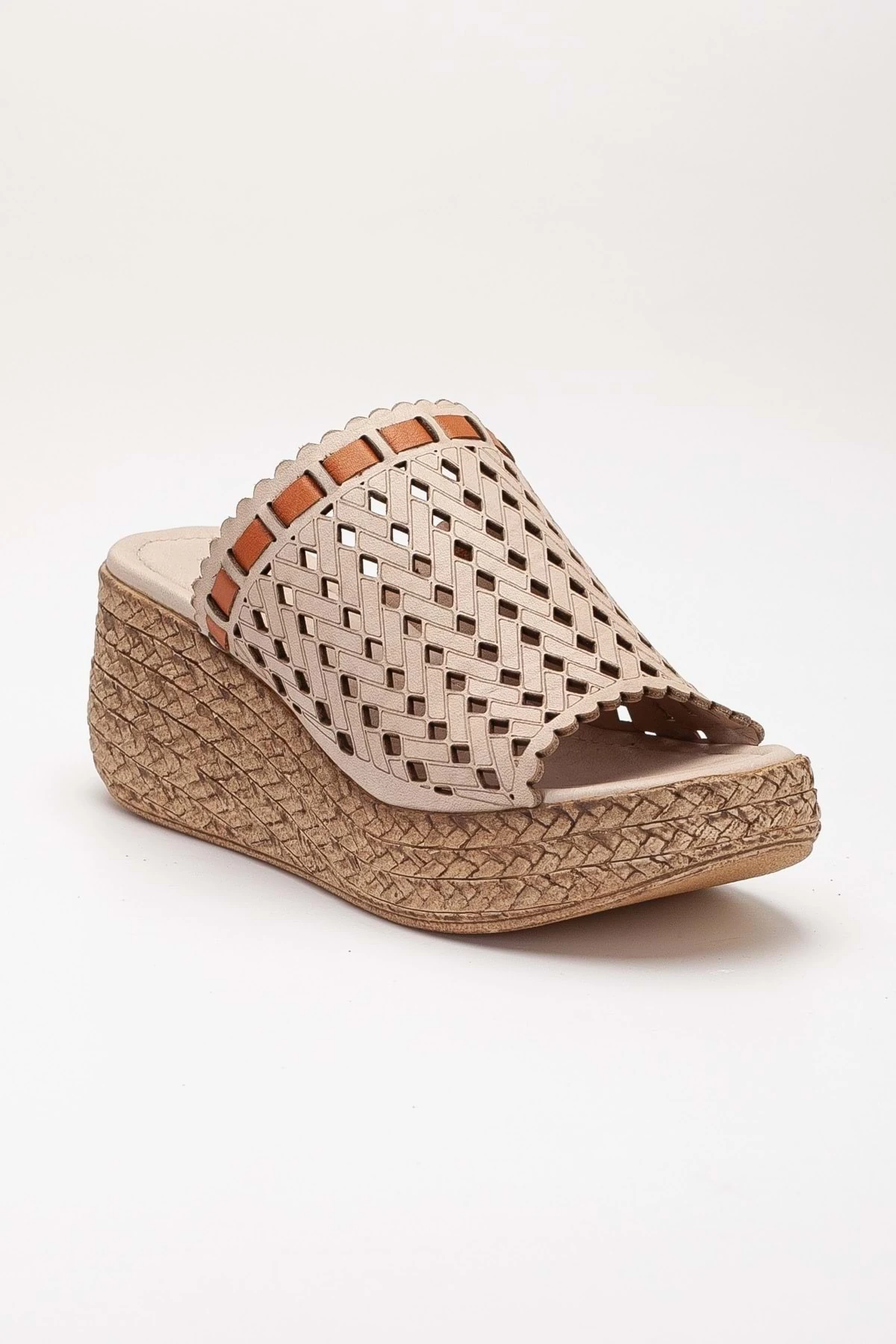 Kadın Hakiki Deri Lazerli Dolgu Topuk Terlik - Bej