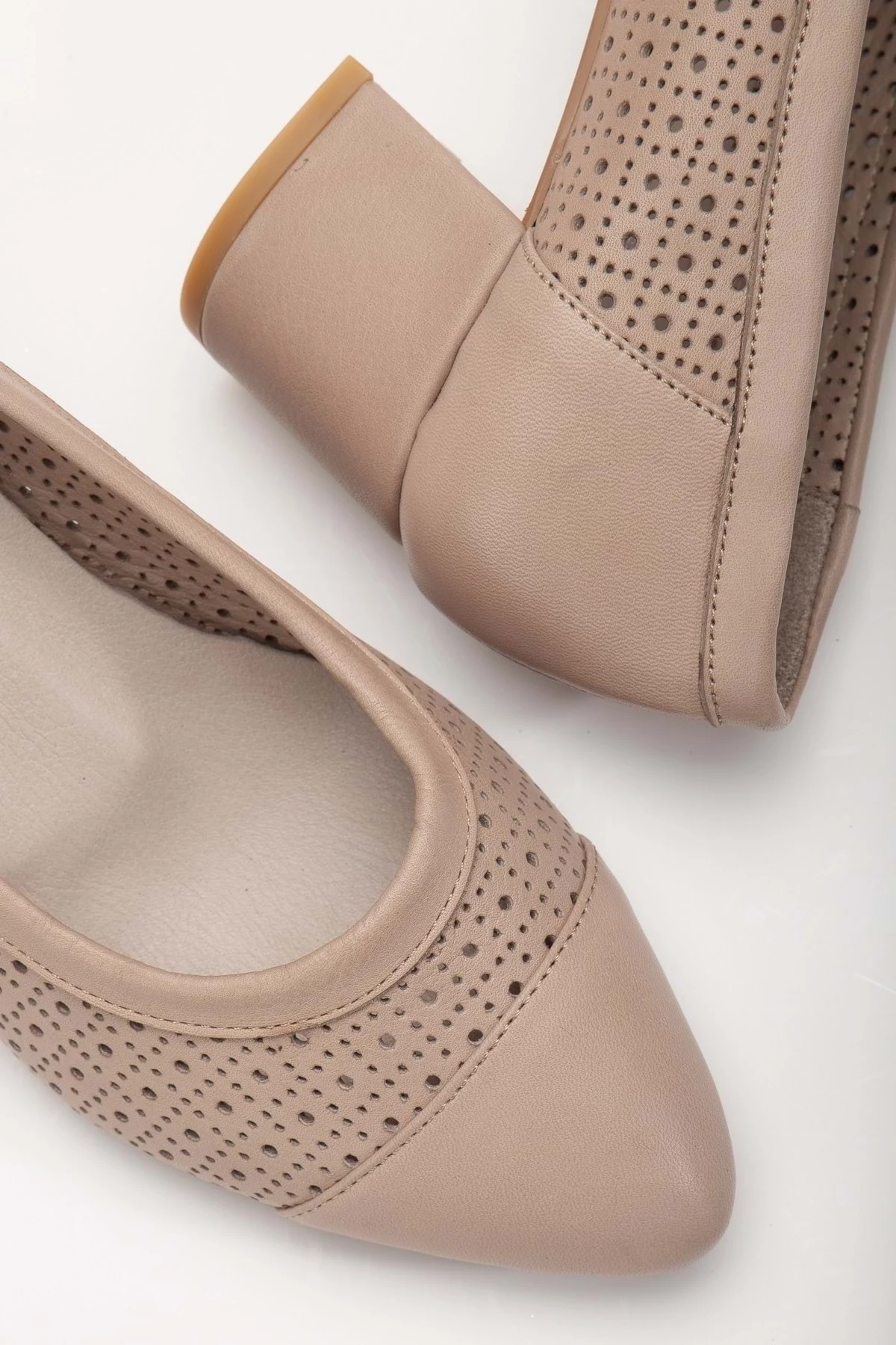 Kadın Hakiki Deri Delikli Topuklu Ayakkabı