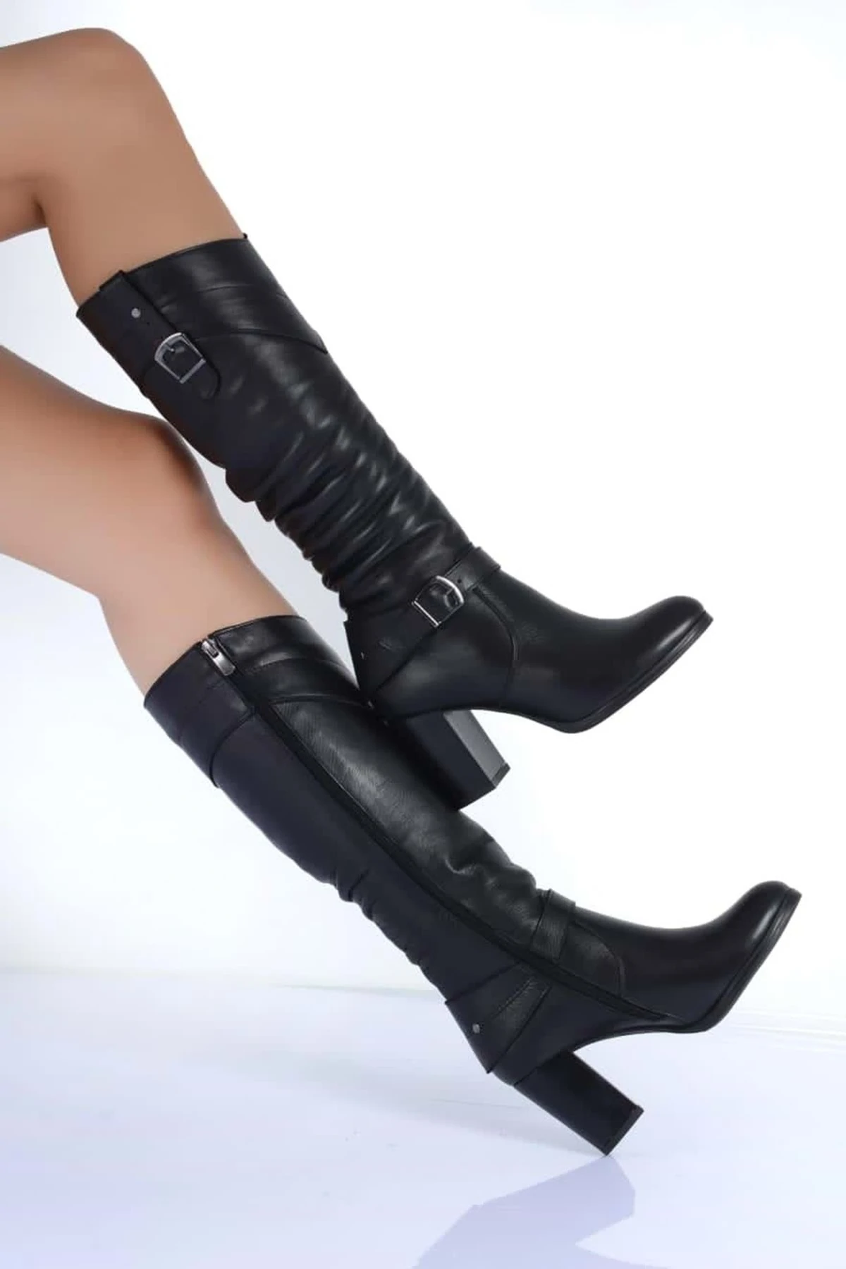 Kadın Hakiki Deri Körüklü Toka Detaylı Topuklu Çizme - SİYAH