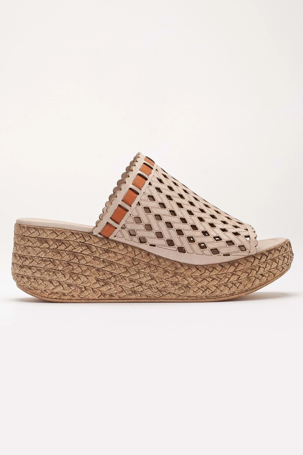 Kadın Hakiki Deri Lazerli Dolgu Topuk Terlik - Bej