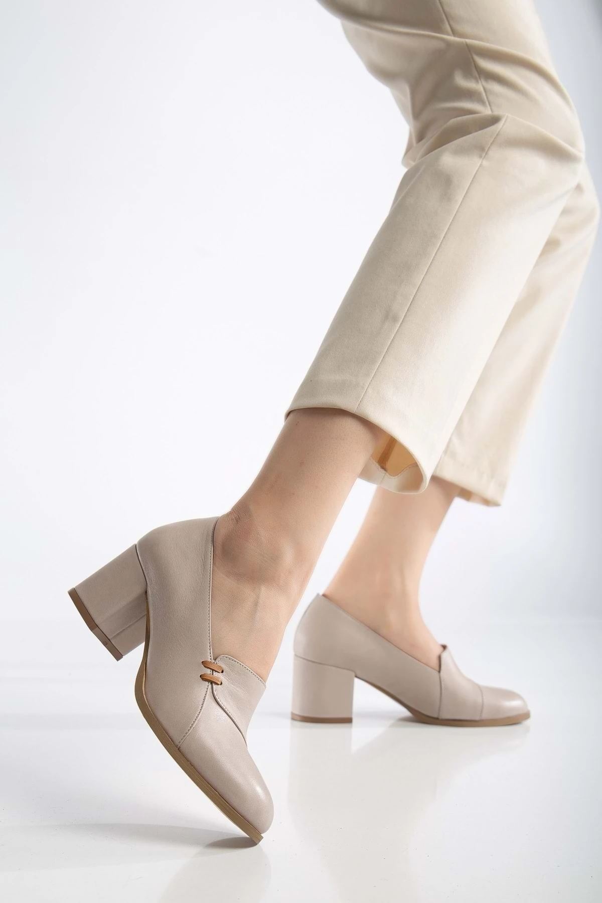 Kadın Hakiki Deri Biyeli Topuklu Ayakkabı