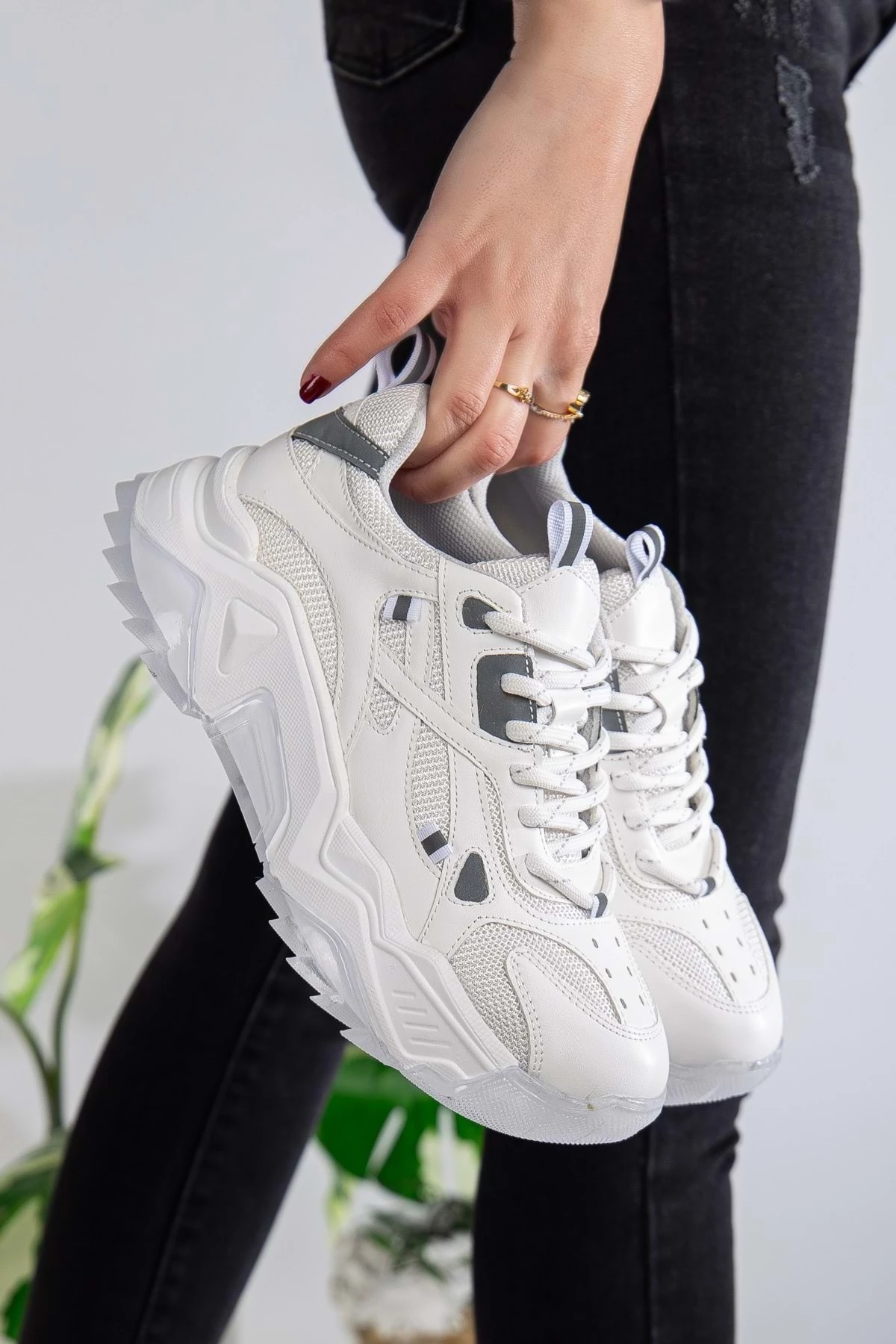 Kadın Yüksek Taban Sneaker Bağcıklı Spor Ayakkabı - BEYAZ