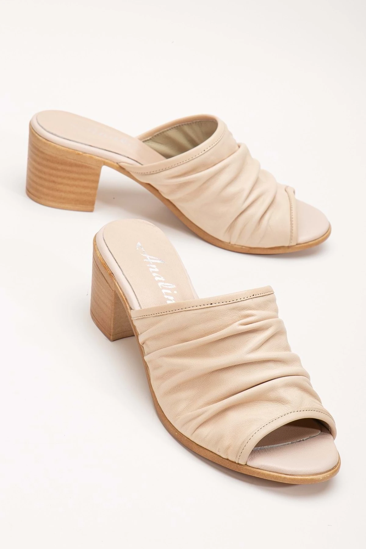 Kadın Hakiki Deri Kırışık Topuklu Terlik - Bej