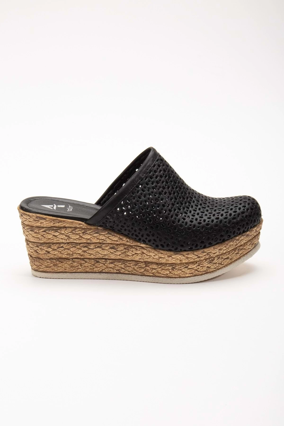 Kadın Hakiki Deri Burnu Kapalı Dolgu Topuk Terlik - SİYAH