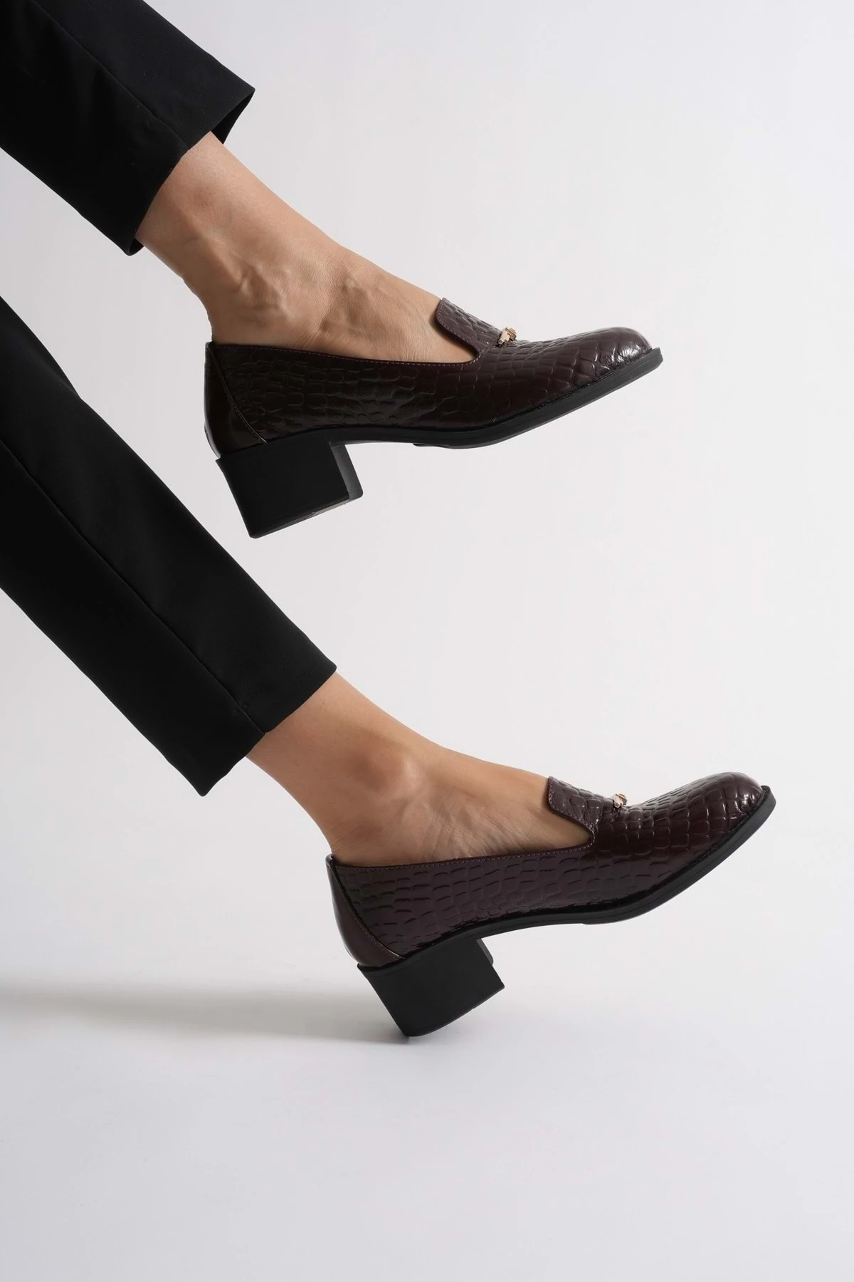 Kadın Hakiki Deri Kroko Baskılı Tokalı Topuklu Ayakkabı