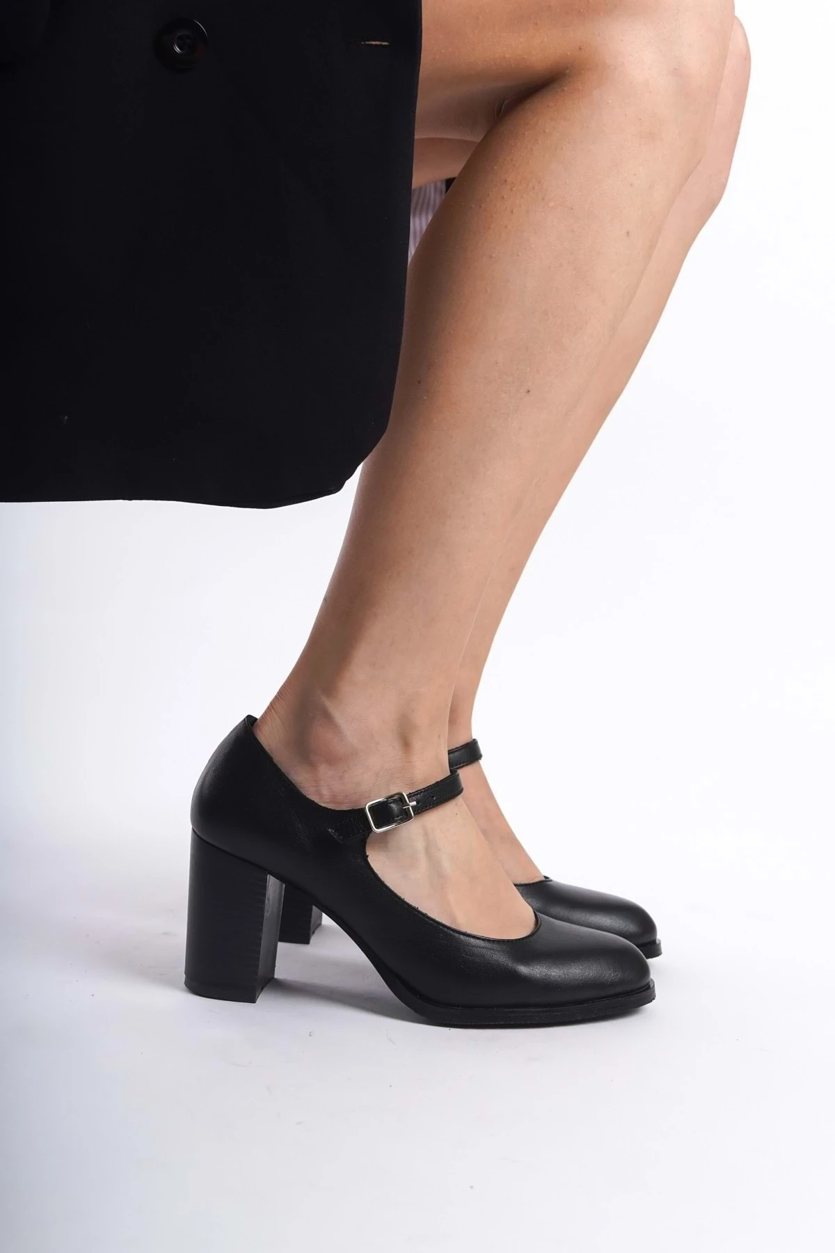 Kadın Hakiki Deri Bantlı Topuklu Ayakkabı - SİYAH