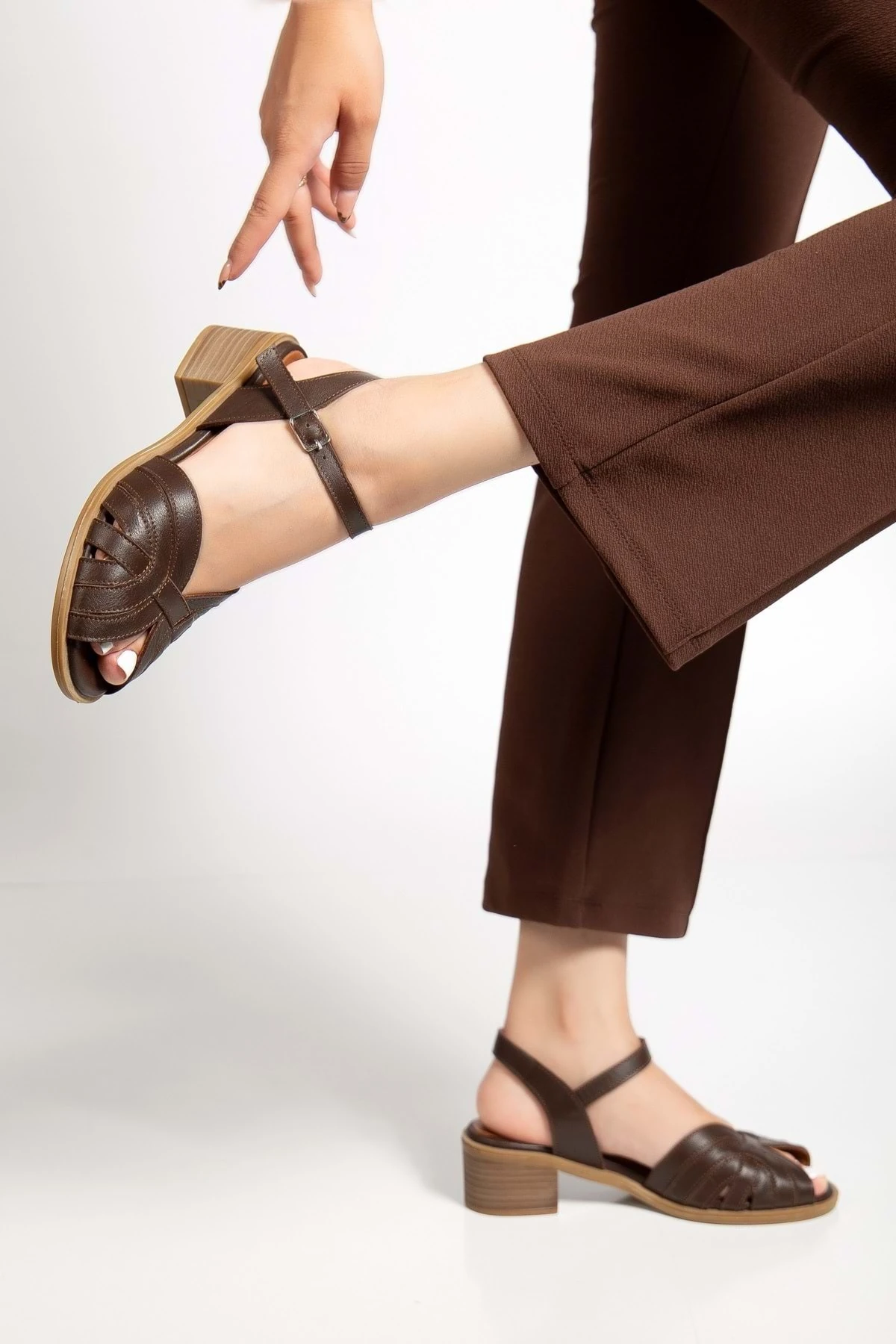 Kadın Hakiki Deri Bilekten Bağlı Sandalet - Kahve