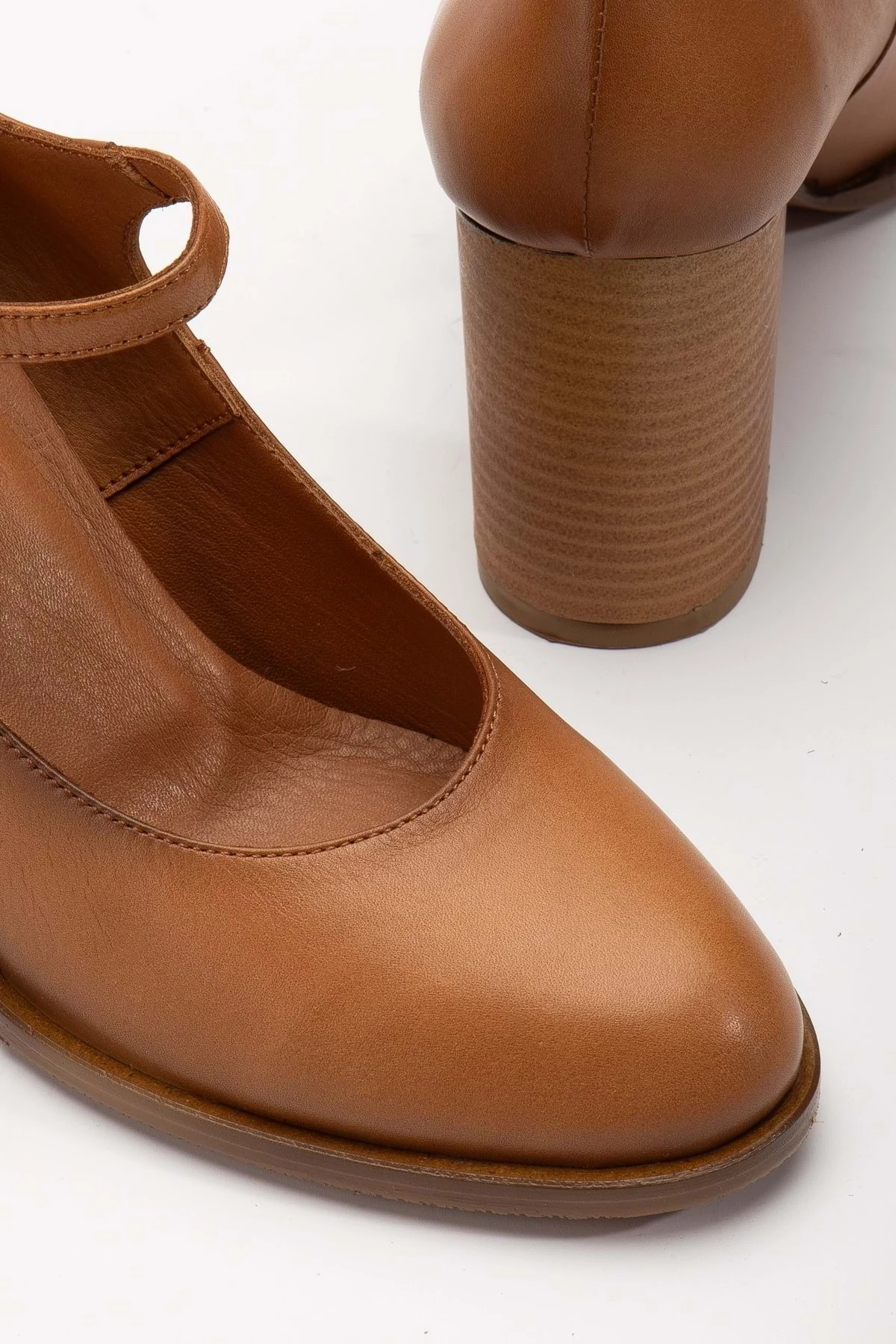 Kadın Hakiki Deri Bantlı Topuklu Ayakkabı - Taba