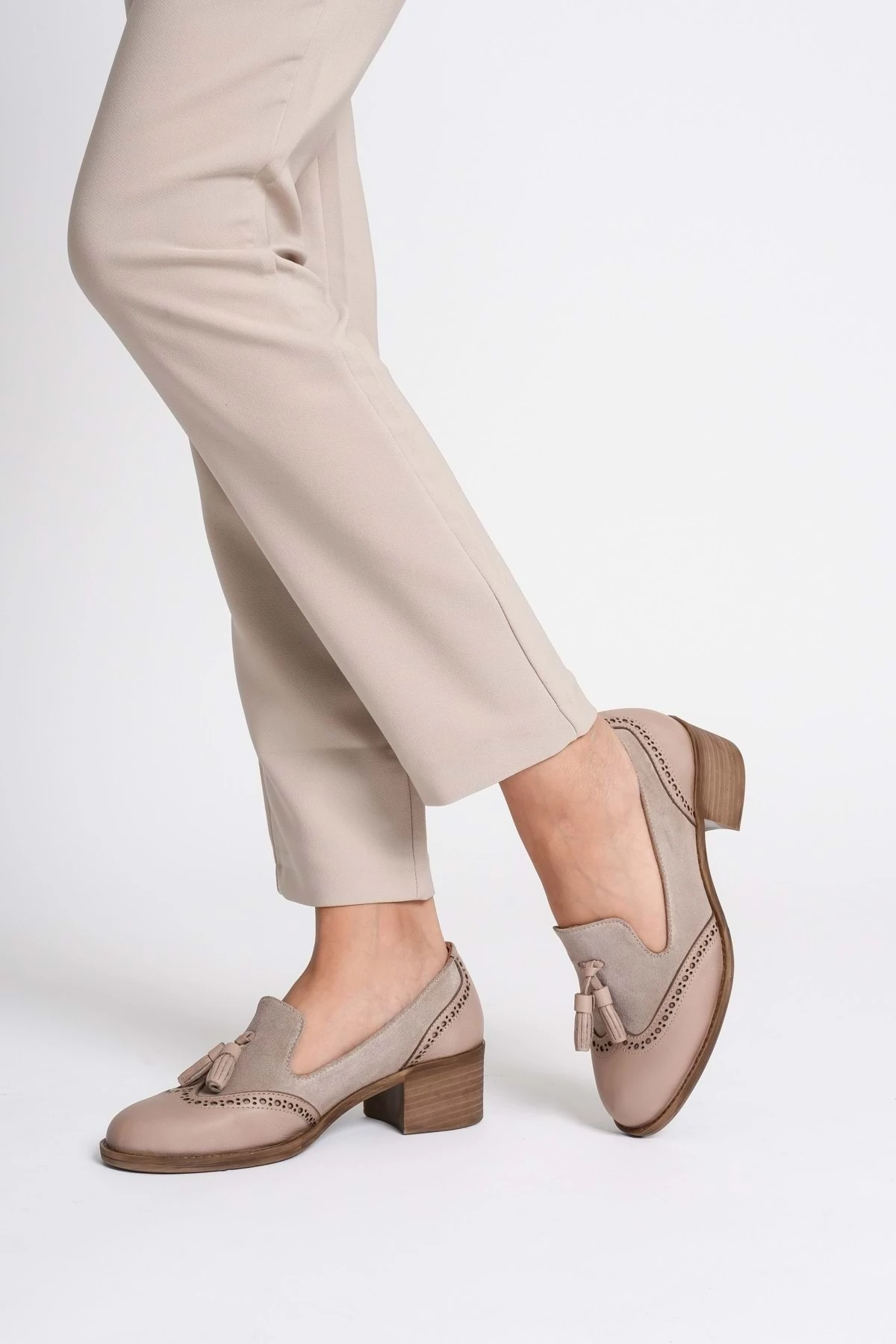 Kadın Hakiki Deri Püskül Detaylı Şık Ayakkabı