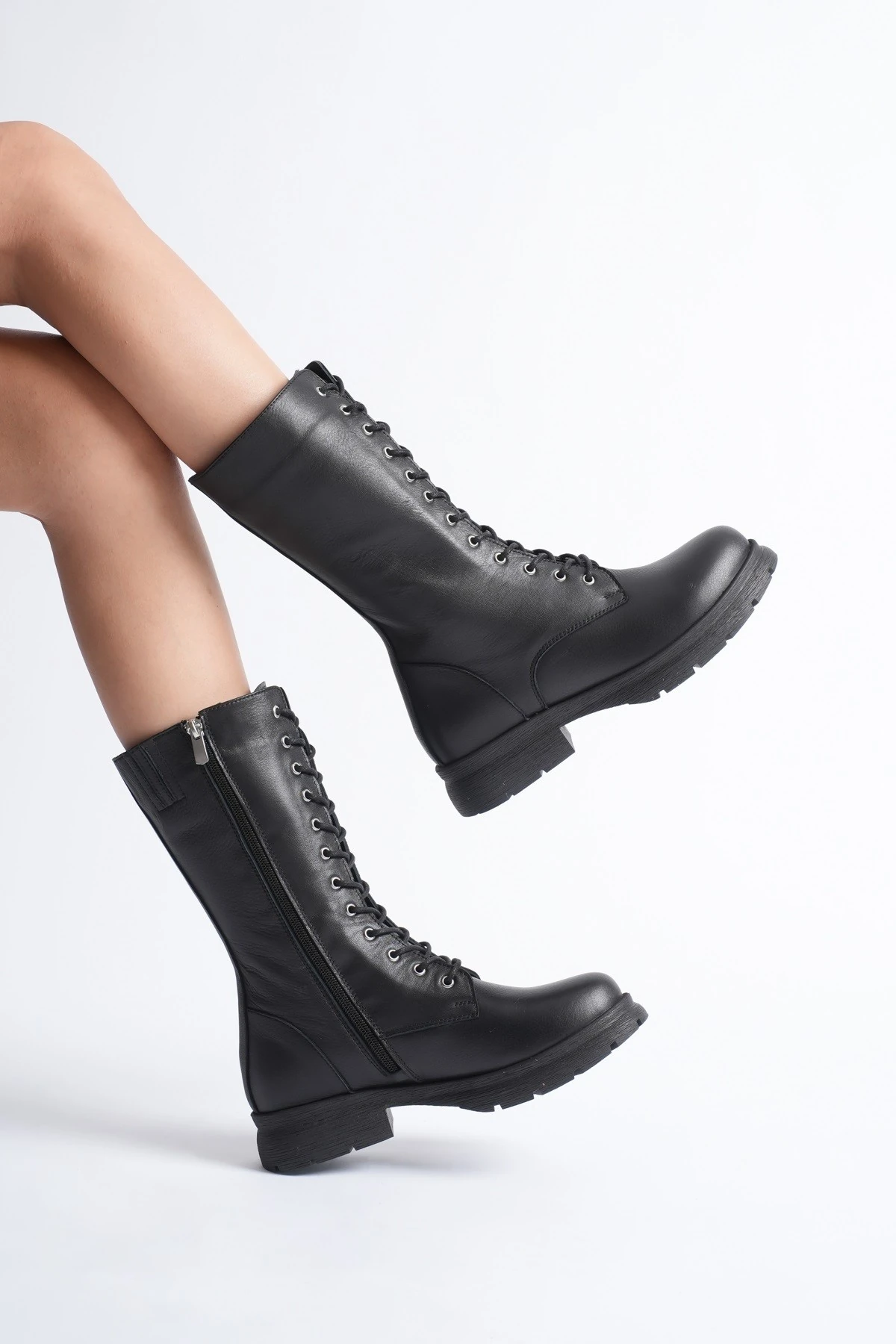 Kadın Hakiki Deri Fermuarlı Bağcıklı Postal Bot - SİYAH