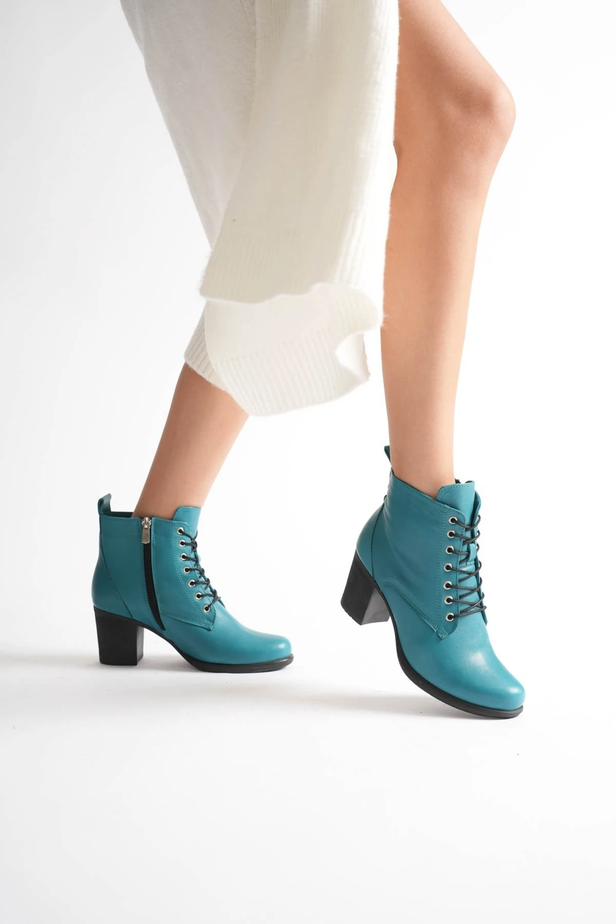 Kadın Hakiki Deri Bağcıklı Topuklu Bot