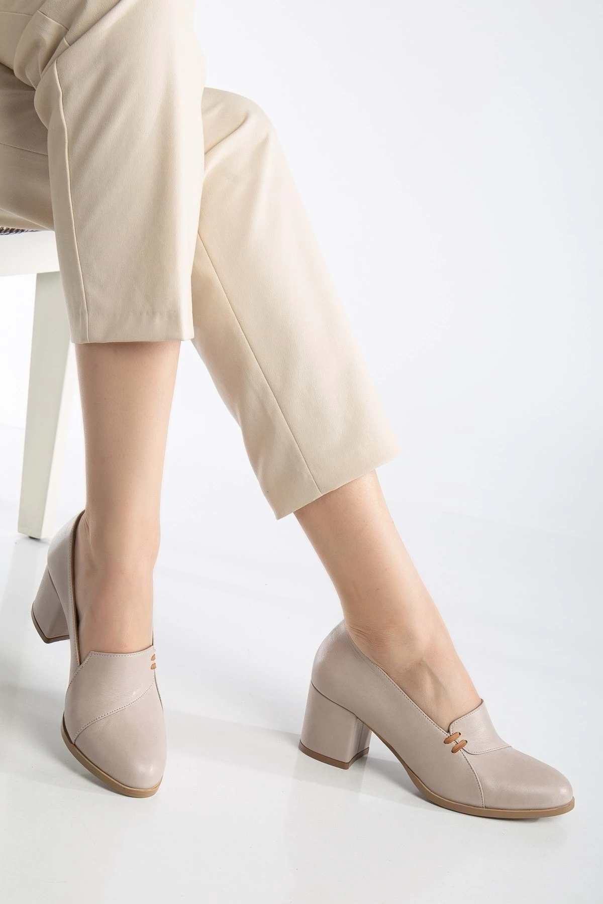 Kadın Hakiki Deri Biyeli Topuklu Ayakkabı