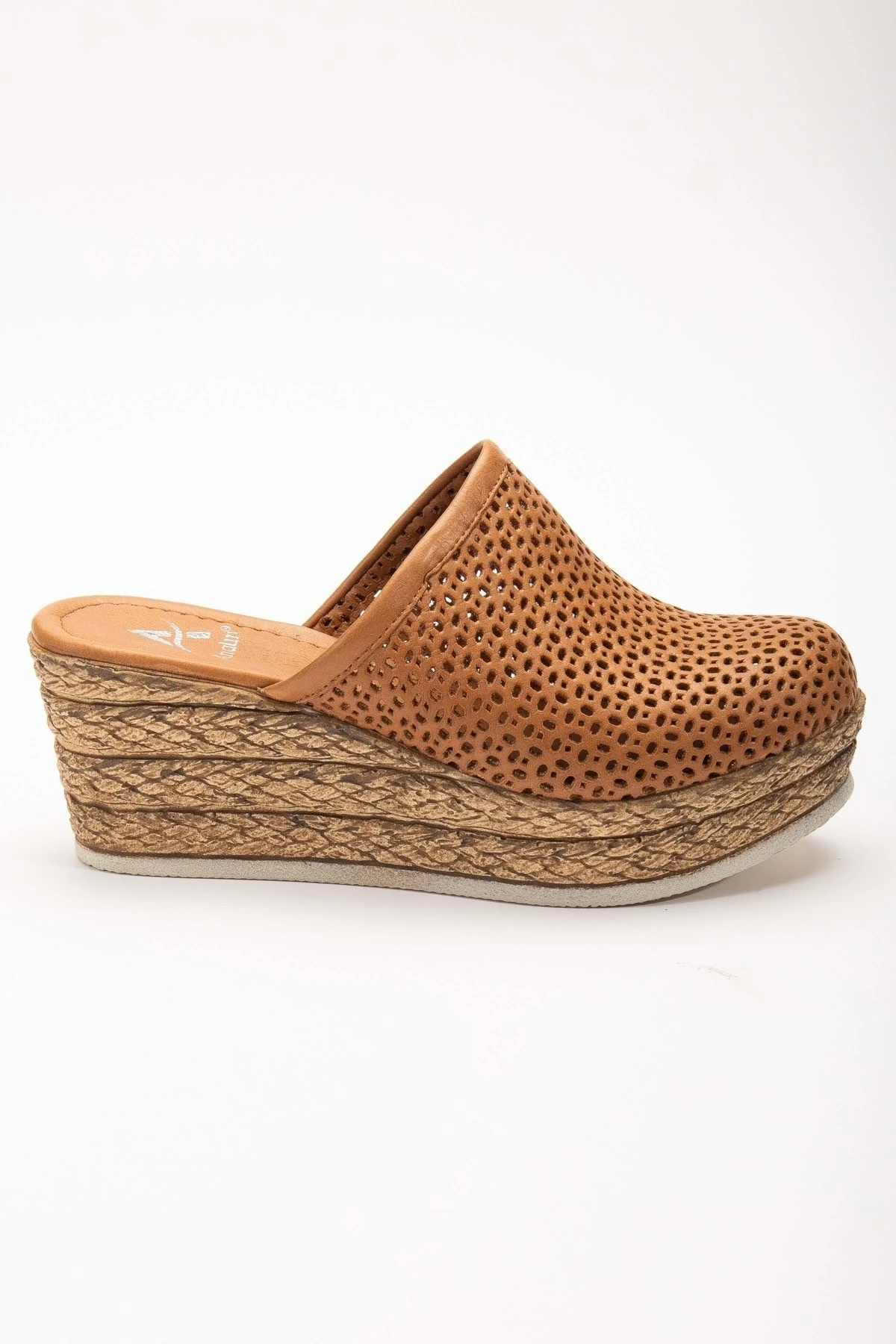 Kadın Hakiki Deri Burnu Kapalı Dolgu Topuk Terlik - Taba