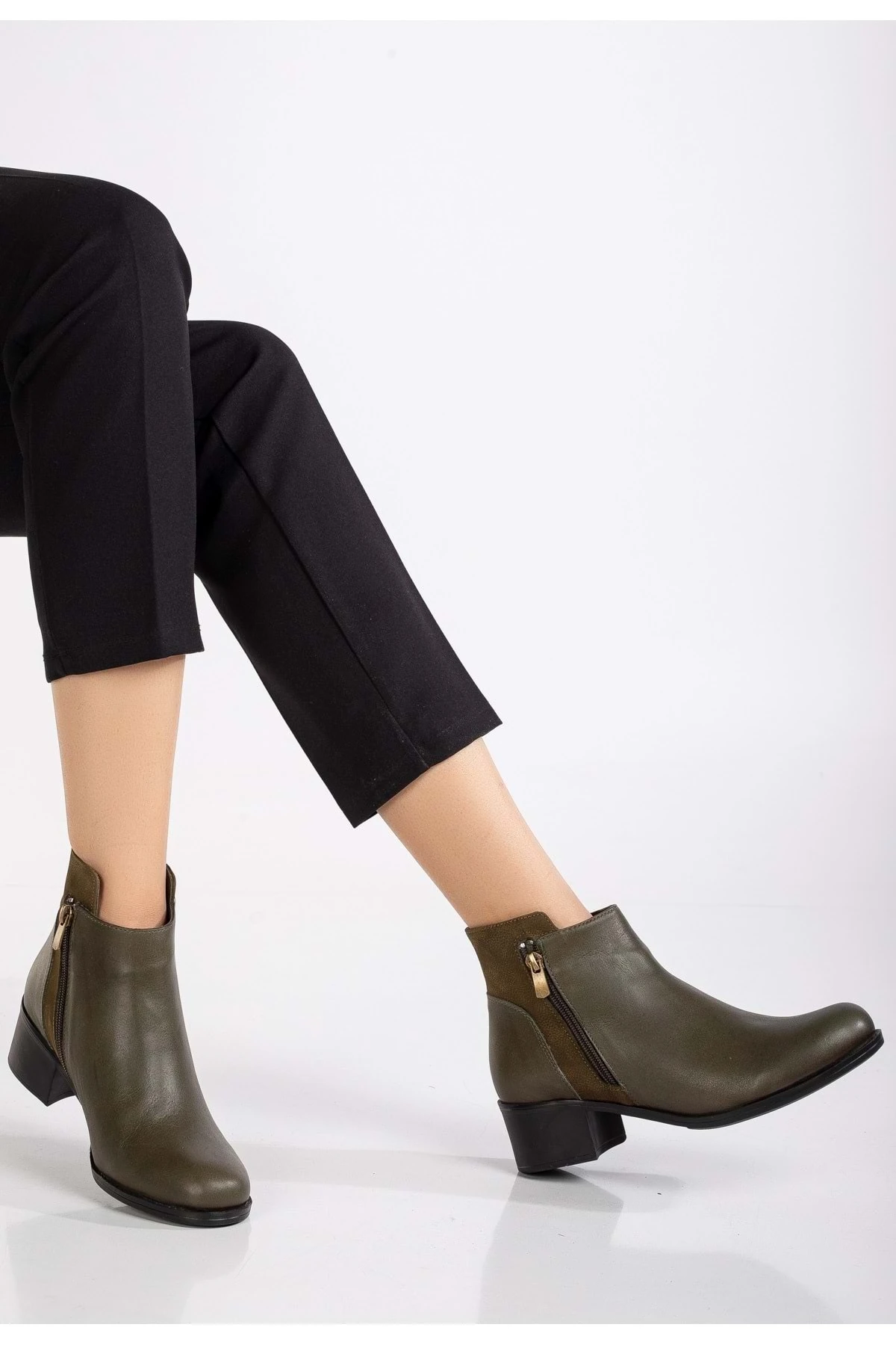 Kadın Hakiki Deri Nubuk Detaylı Kısa Topuklu Bilek Bot