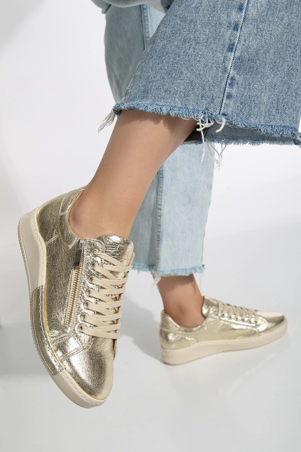 Kadın Hakiki Deri Fermuarlı Spor Ayakkabı - Altın