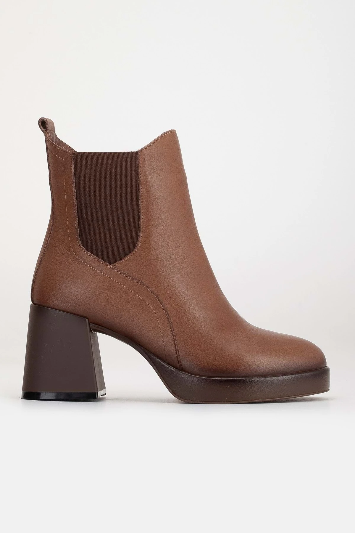 Kadın Hakiki Deri Lastikli Kalın Topuklu Bot