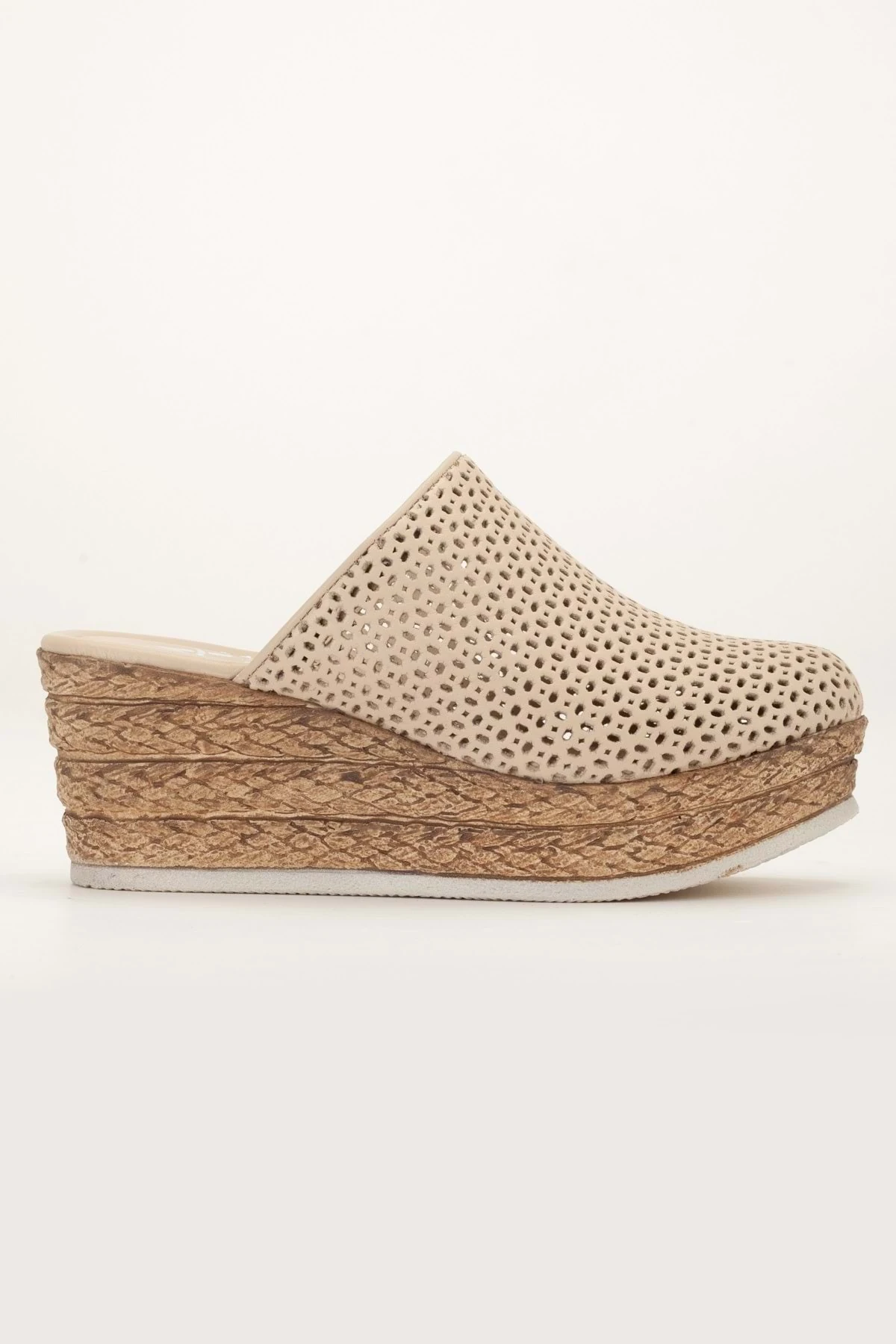 Kadın Hakiki Deri Burnu Kapalı Dolgu Topuk Terlik - Bej