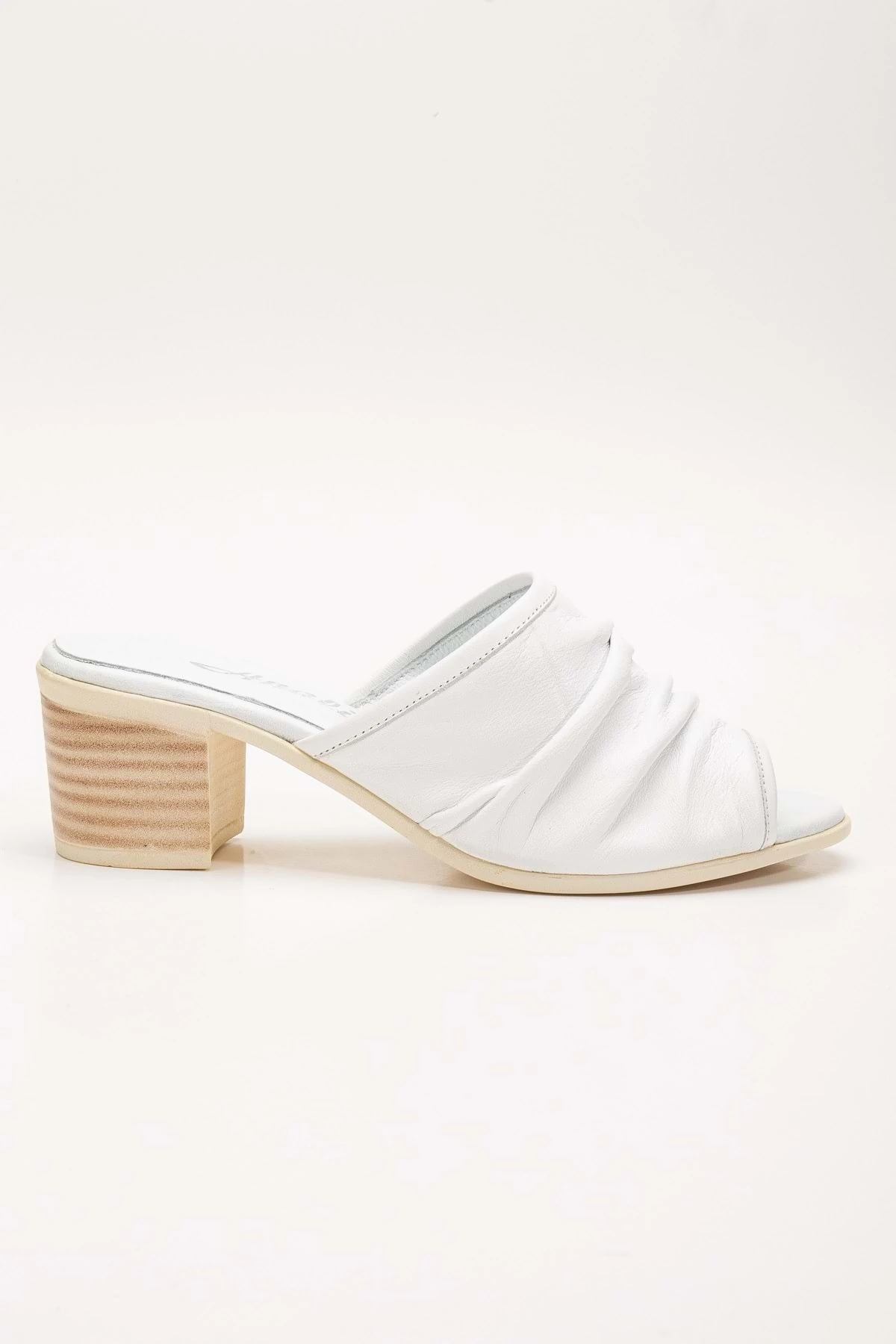 Kadın Hakiki Deri Kırışık Topuklu Terlik - BEYAZ