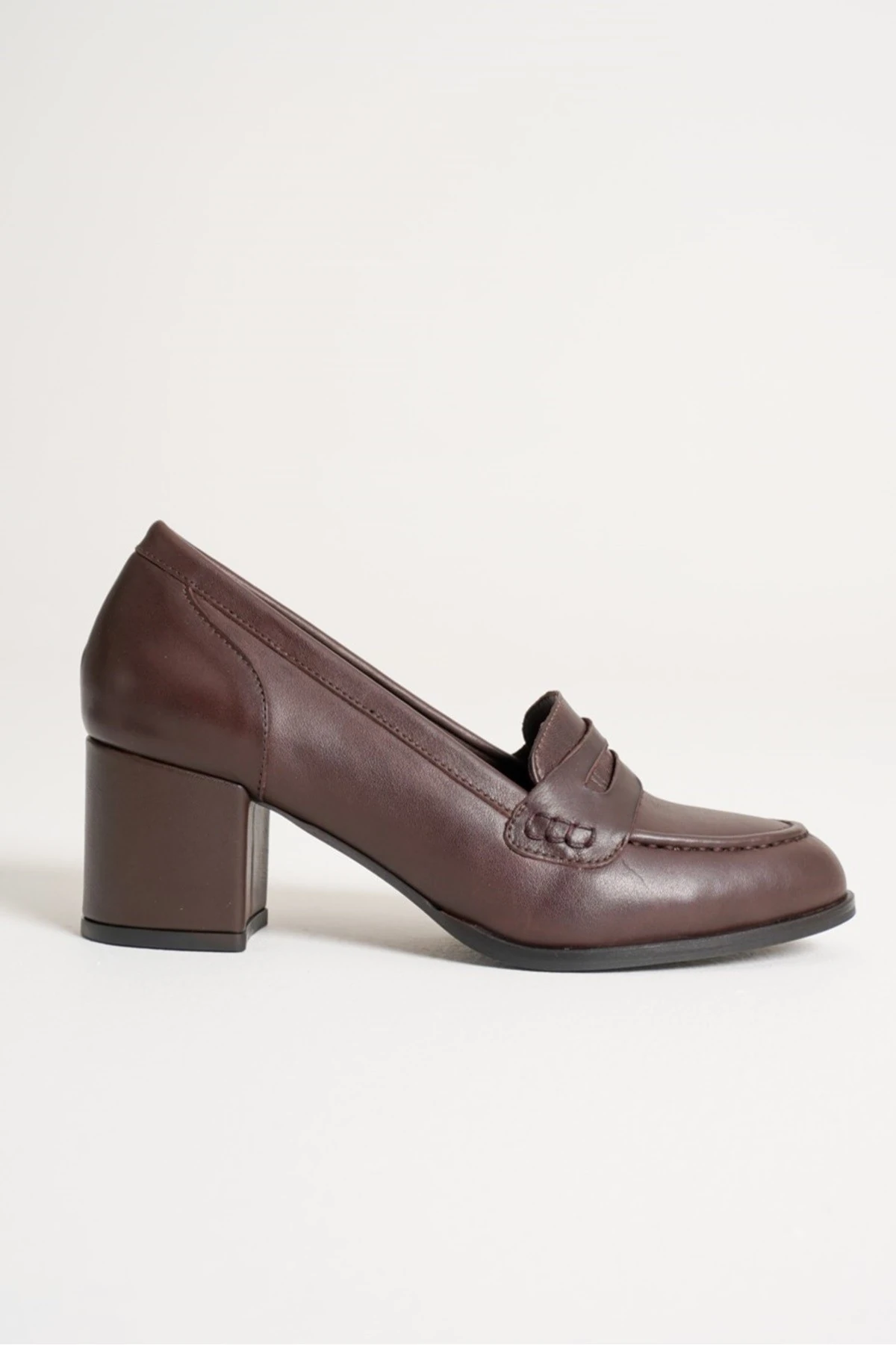 Kadın Hakiki Deri Kalın Topuklu Klasik Ayakkabı