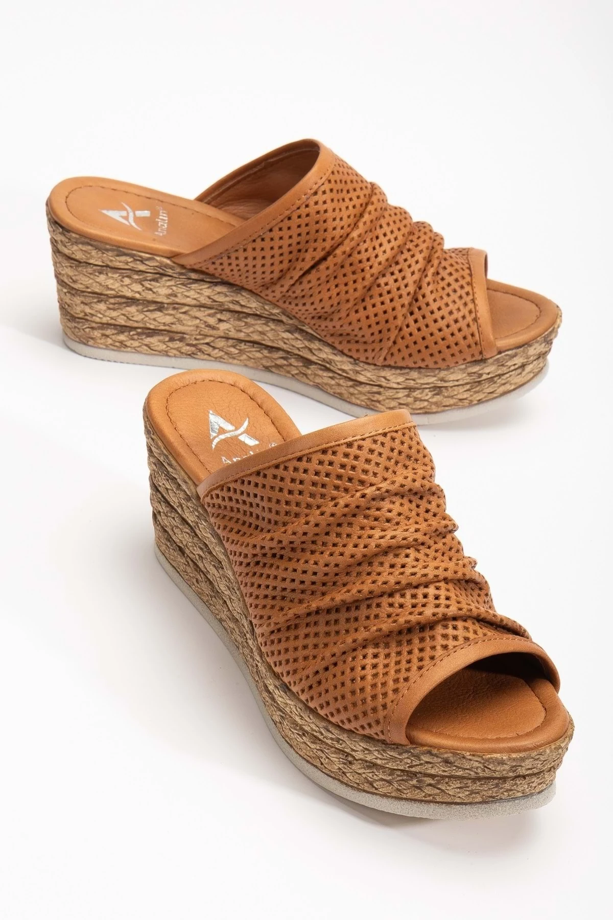 Kadın Hakiki Deri Dolgu Topuk Terlik - Taba