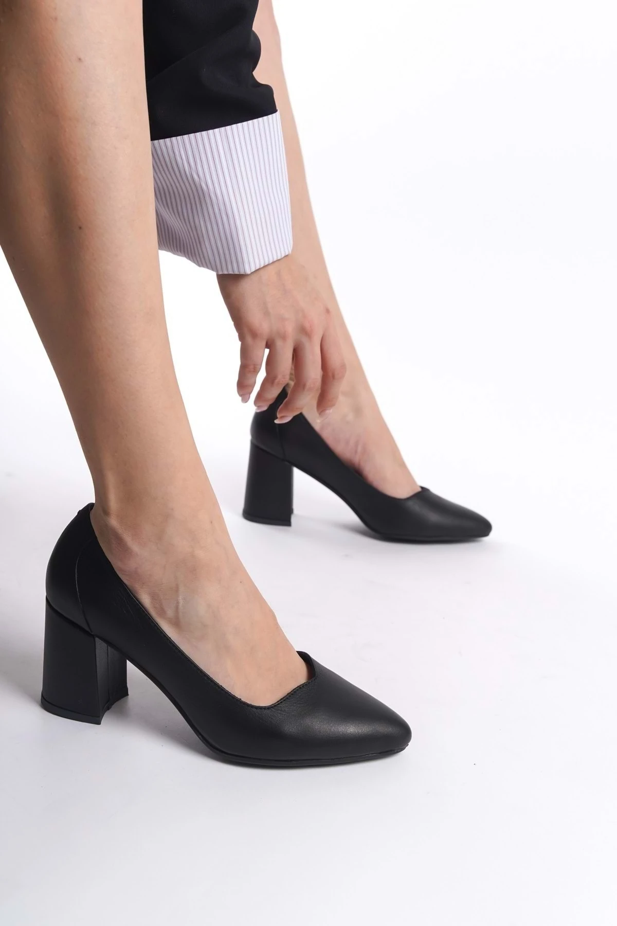 Kadın Hakiki Deri Klasik Kalın Topuklu Ayakkabı - SİYAH