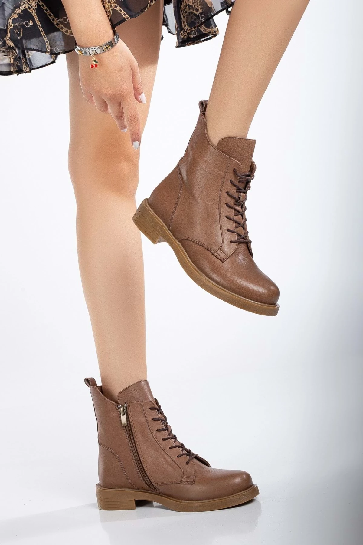 Kadın Hakiki Deri Klasik Bağcıklı Fermuarlı Bot - CEVİZ