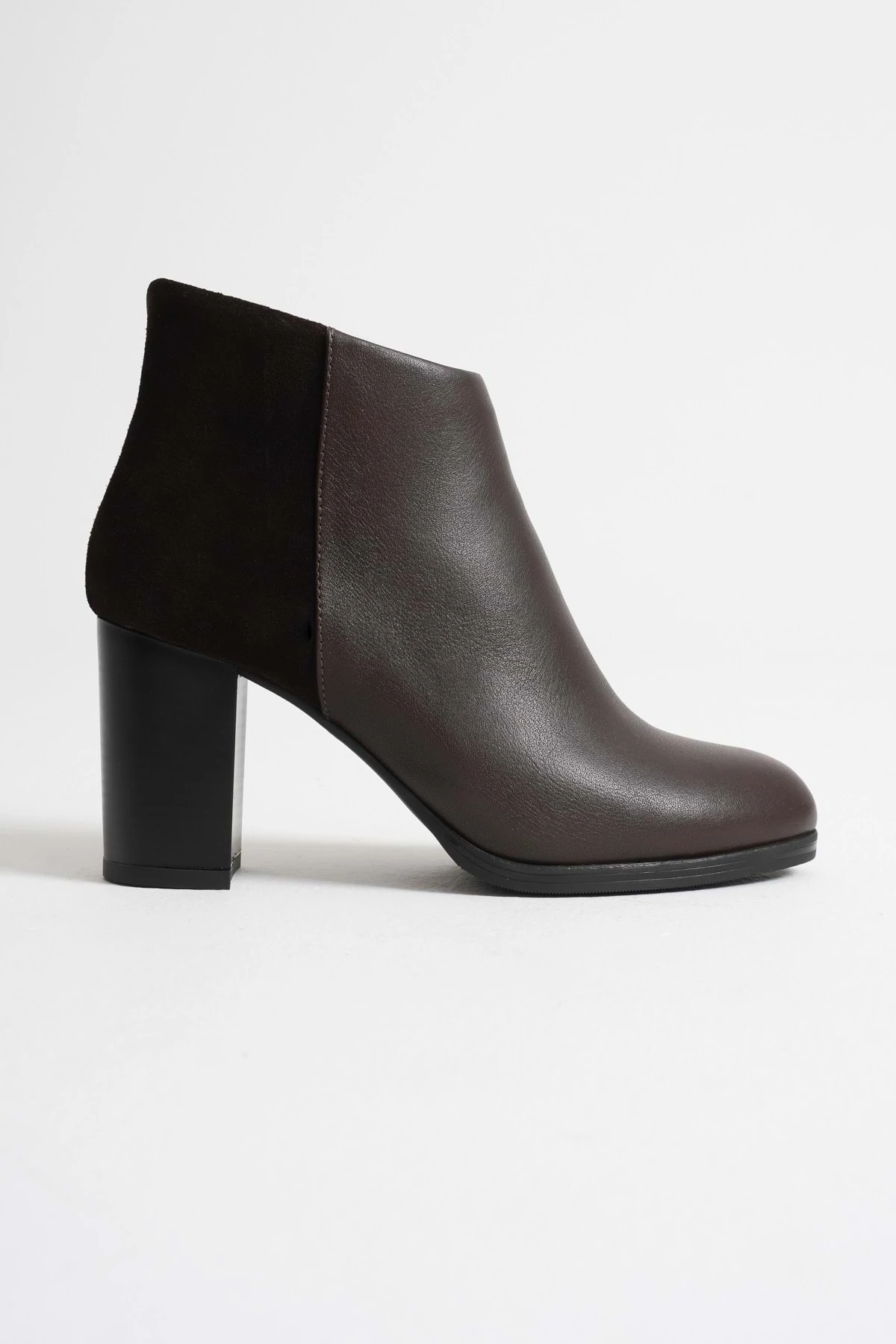 Kadın Hakiki Deri Arkası  Detaylı Topuklu Bot