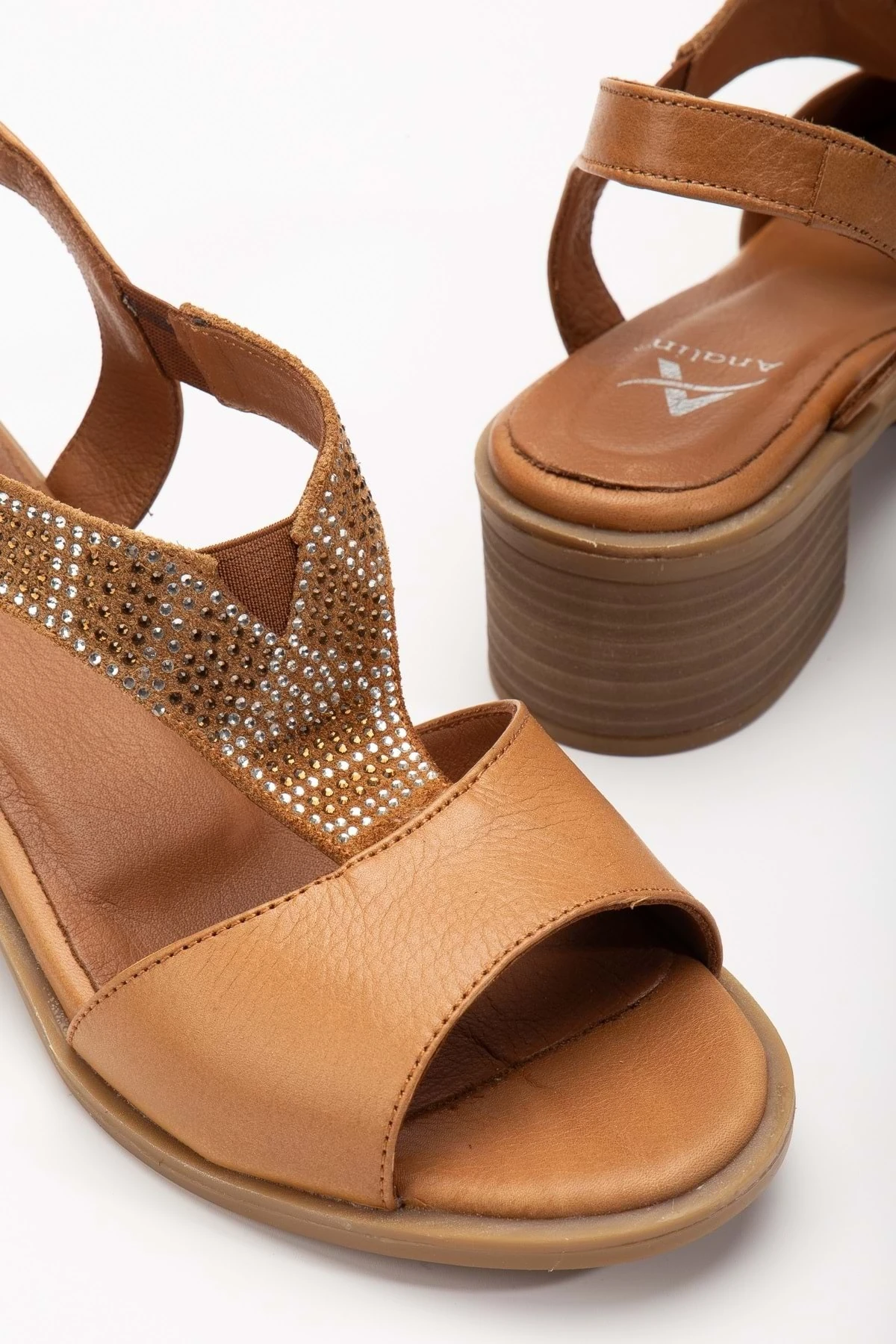 Kadın Hakiki Deri Lastikli Rahat Taşlı Sandalet