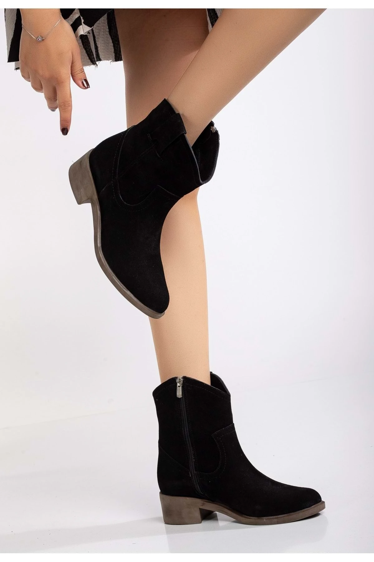 Deri Kadın Kovboy Bot