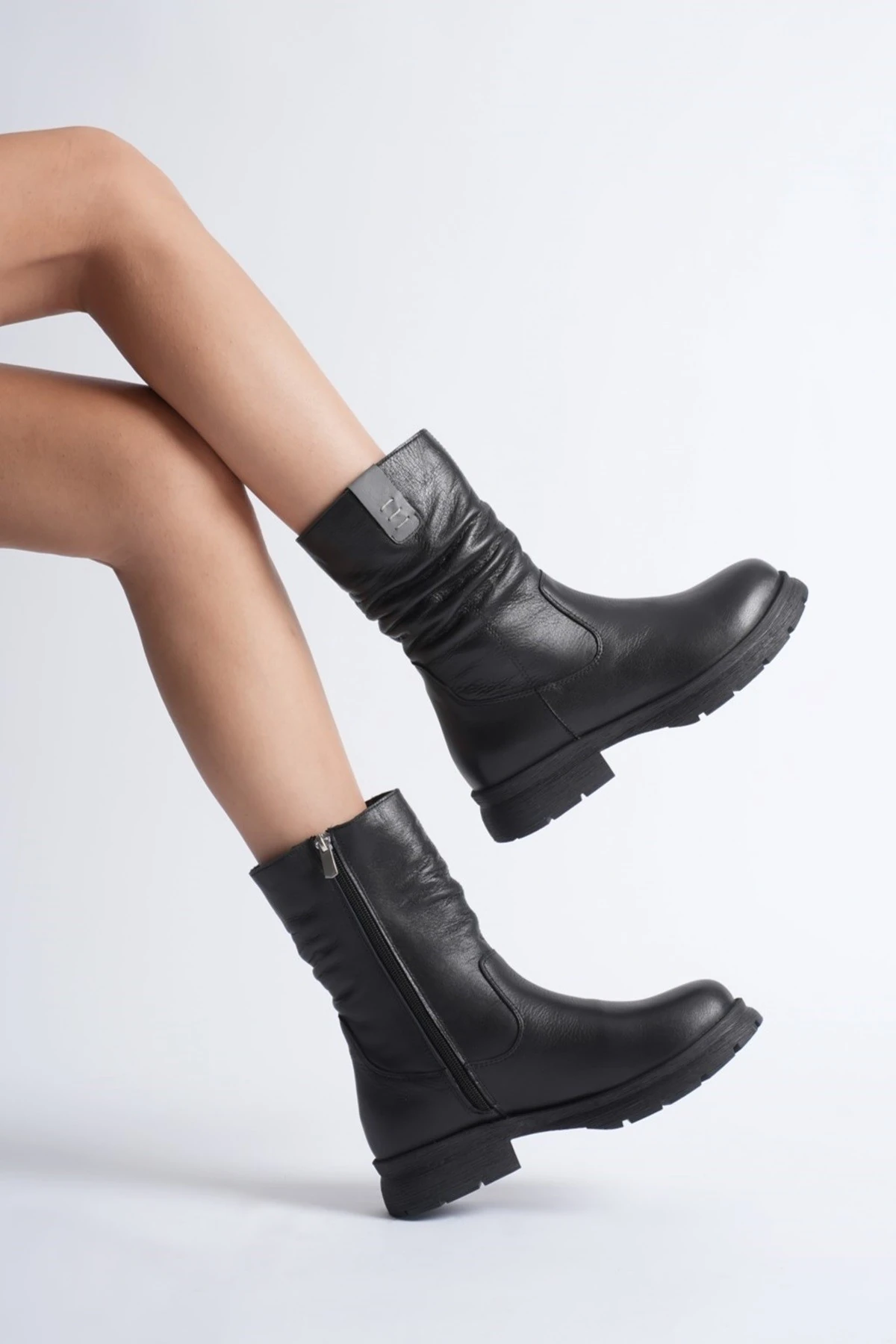 Kadın Hakiki Deri İçi Kürklü Körüklü Bot - SİYAH