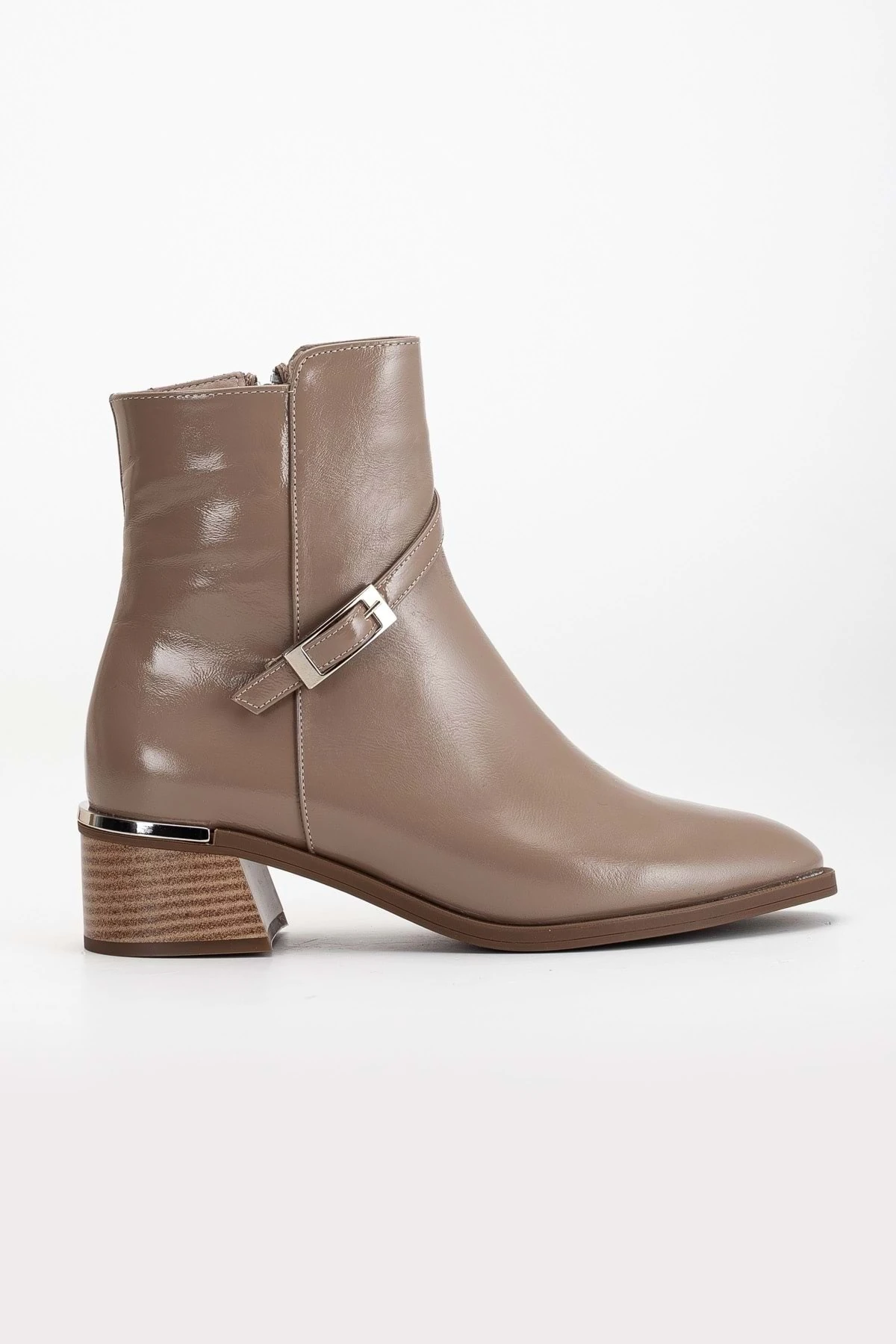 Kadın Hakiki Deri Metal Toka Detaylı Bot