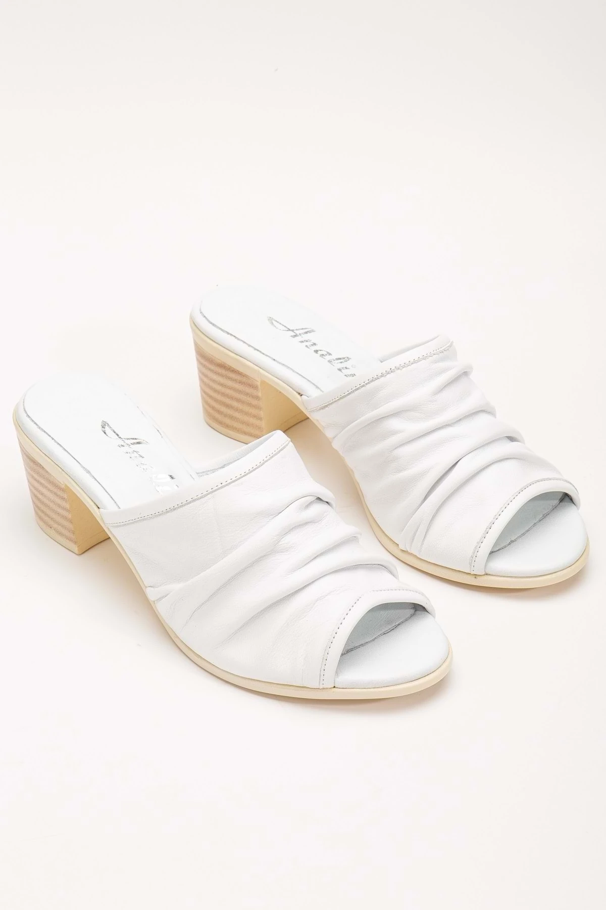 Kadın Hakiki Deri Kırışık Topuklu Terlik - BEYAZ