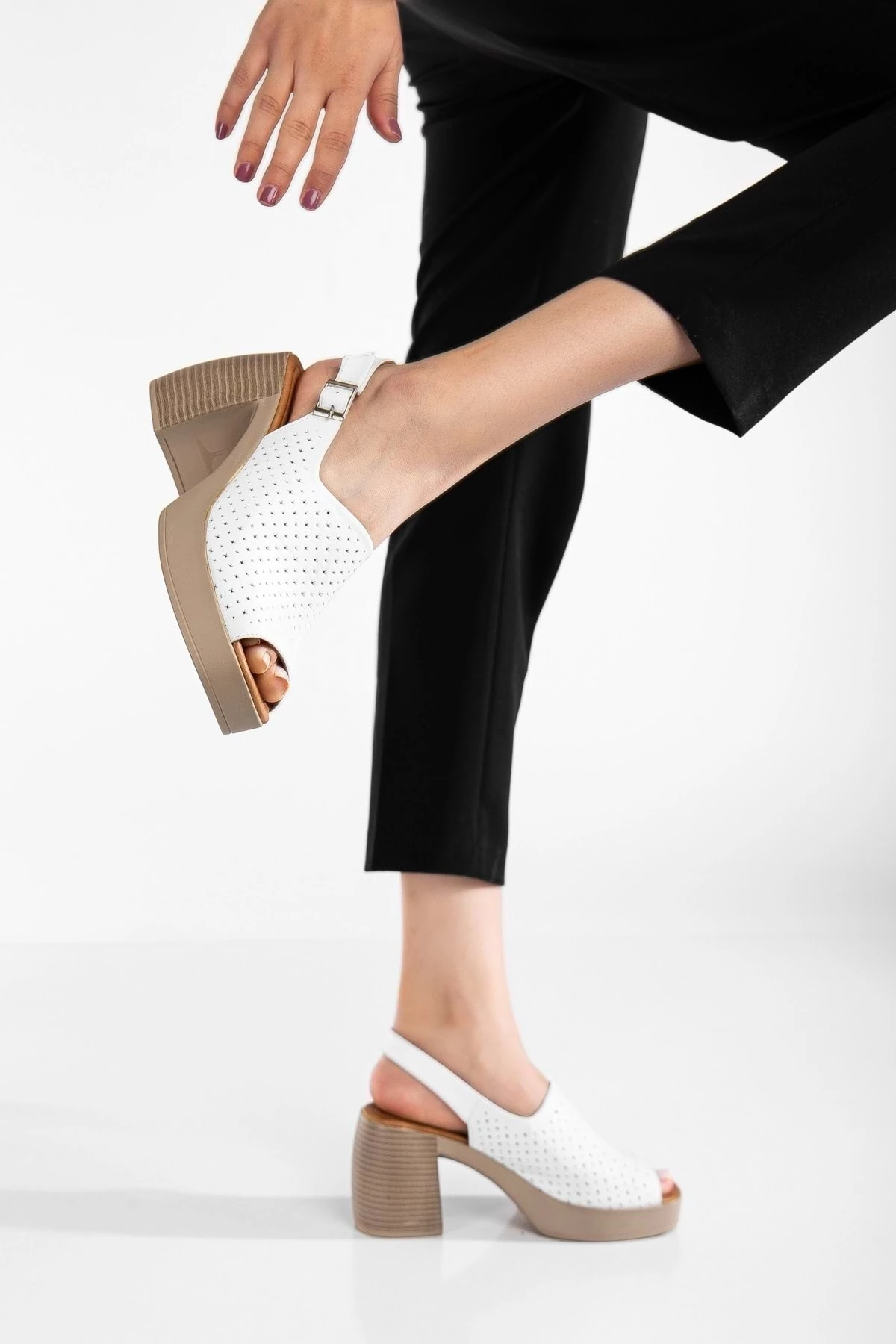 Kadın Hakiki Deri Kalın Topuklu Sandalet