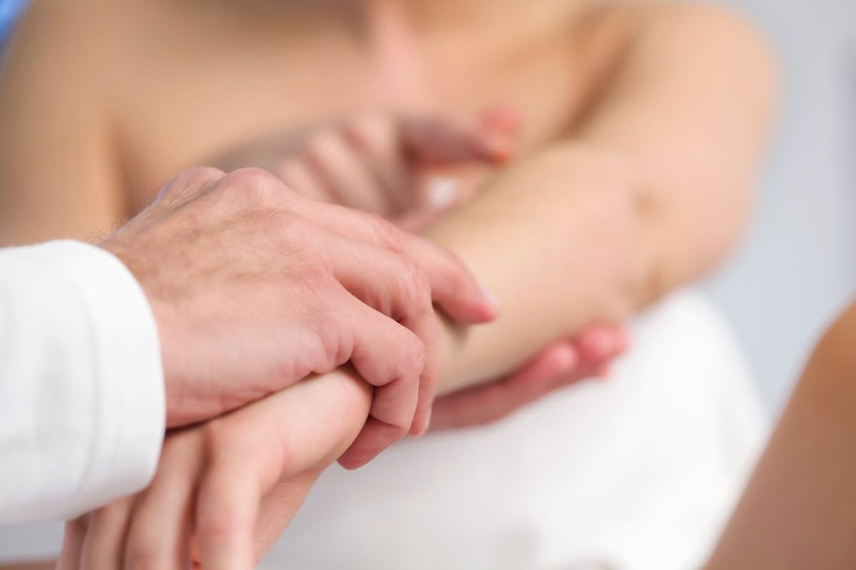 بيوديرما سيبيوم كيراتو+ | كريم جل مضاد للعيوب للبشرة المعرضة لحب الشباب (الحجم-30 مل)