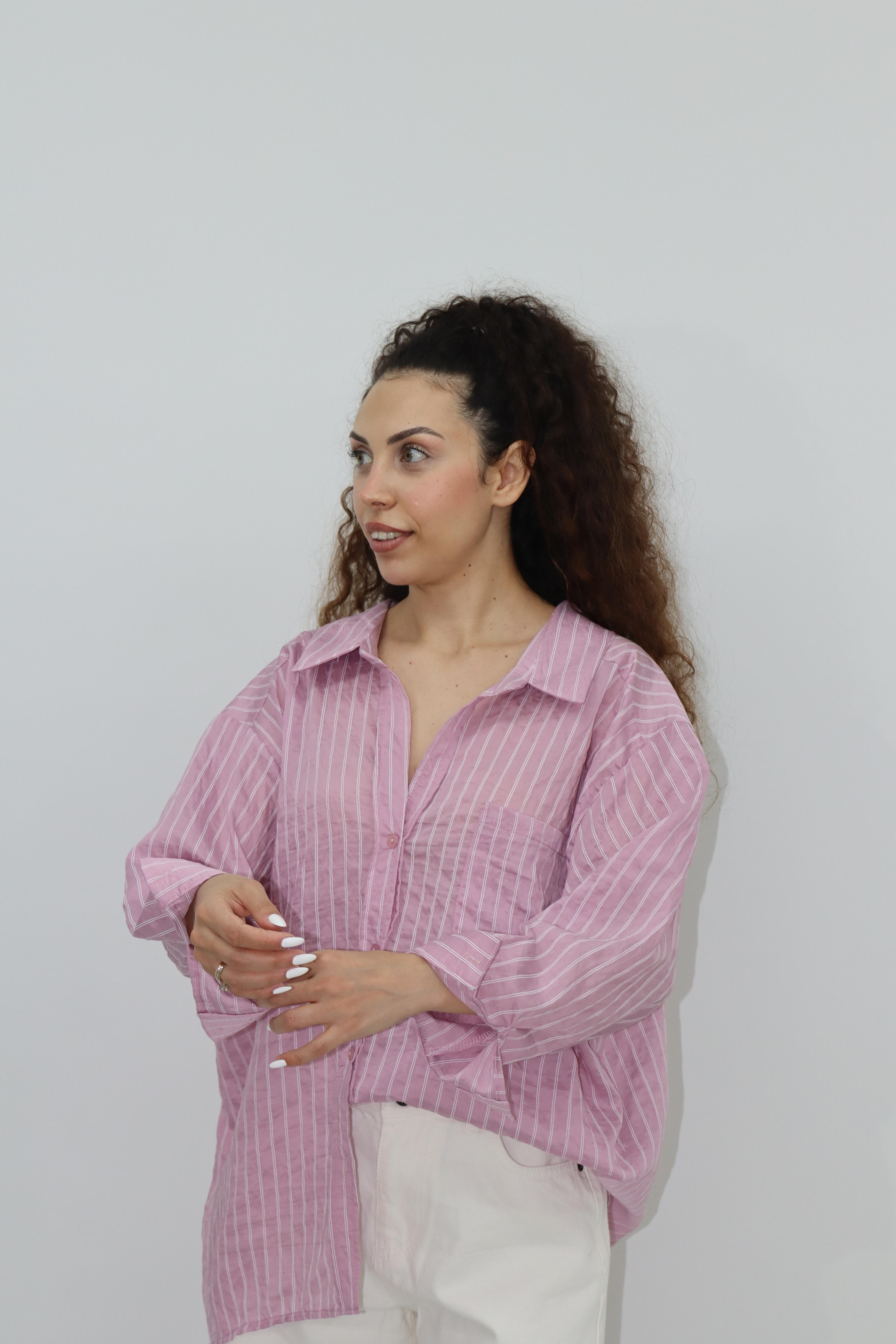 Pembe çizgili salaş gömlek