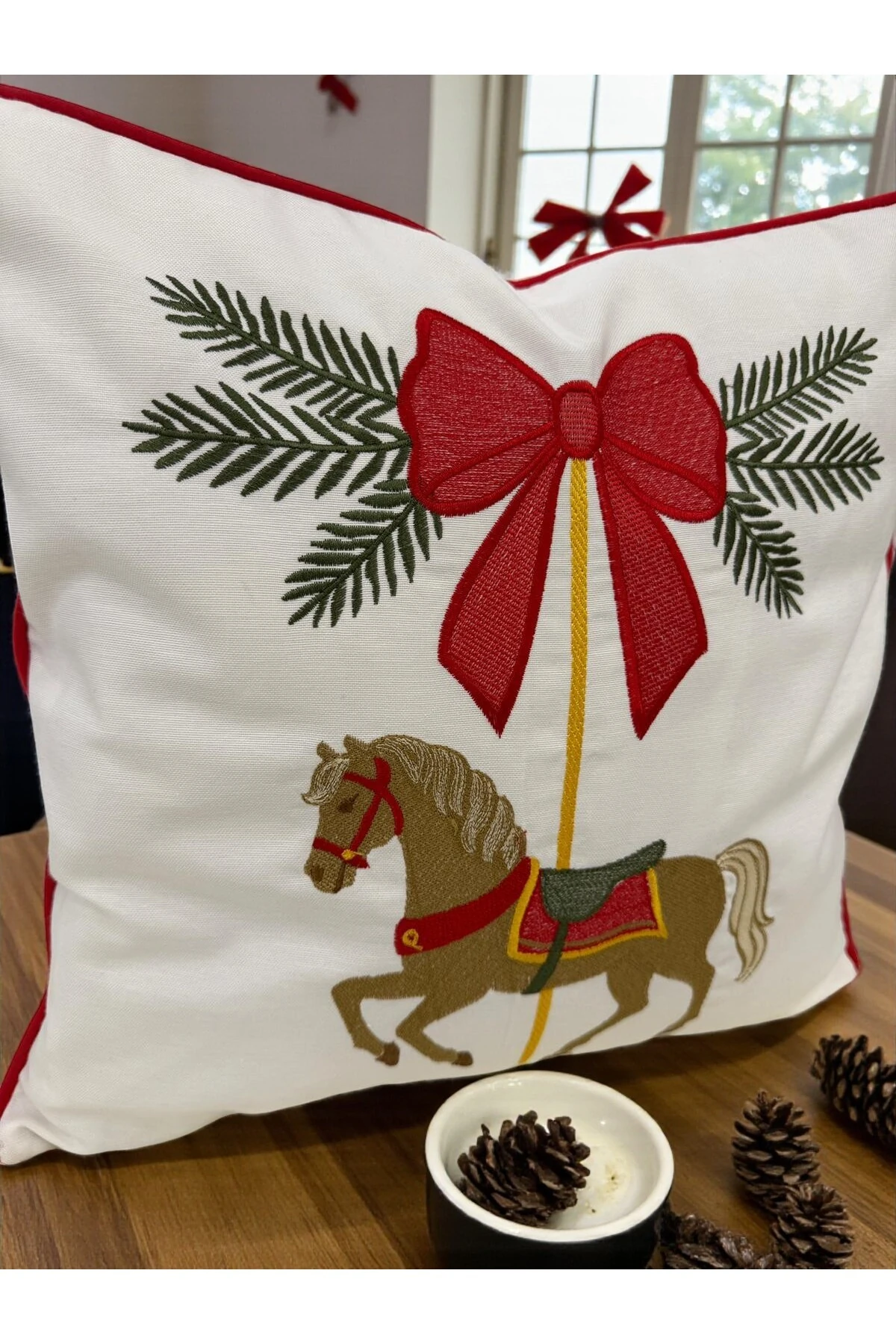 Mof Collection Nakışlı Biyeli At Desenli Kırlent Kılıfı