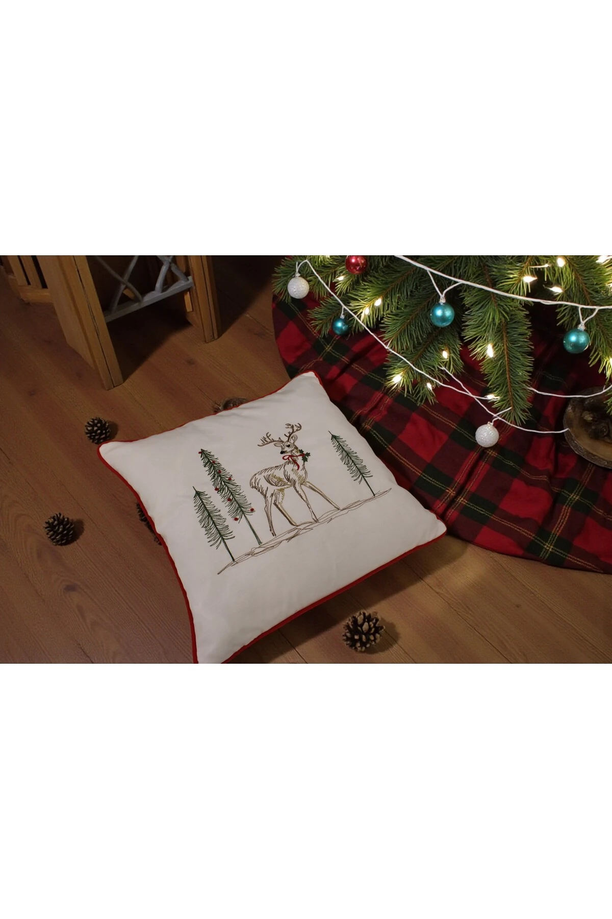 Mof Collection Geyik Desen Nakışlı Biyeli Kırlent Kılıfı