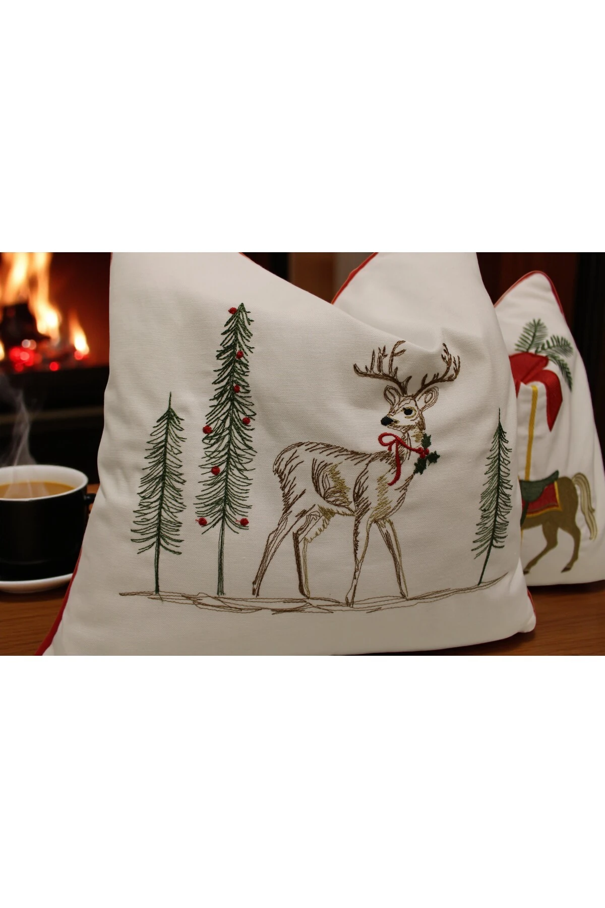 Mof Collection Geyik Desen Nakışlı Biyeli Kırlent Kılıfı