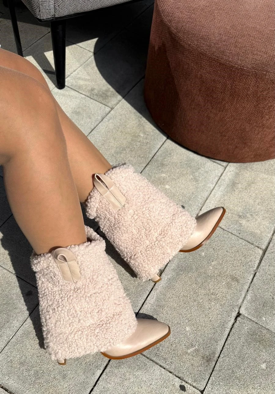 Teak Bej Kürklü Kadın Bot