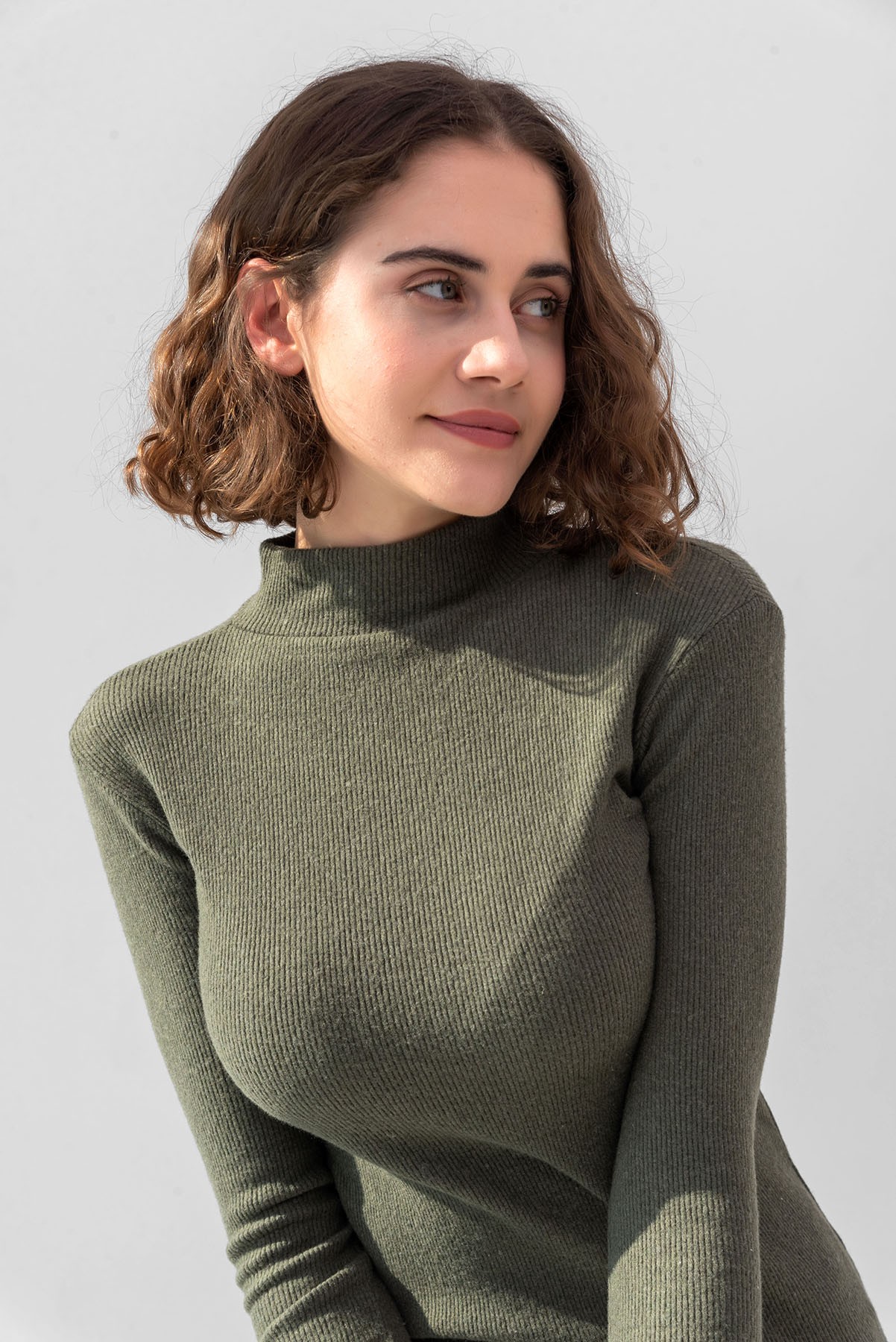 Halber Fischer Stehkragen Schößchen Rippstrickbluse - Khaki