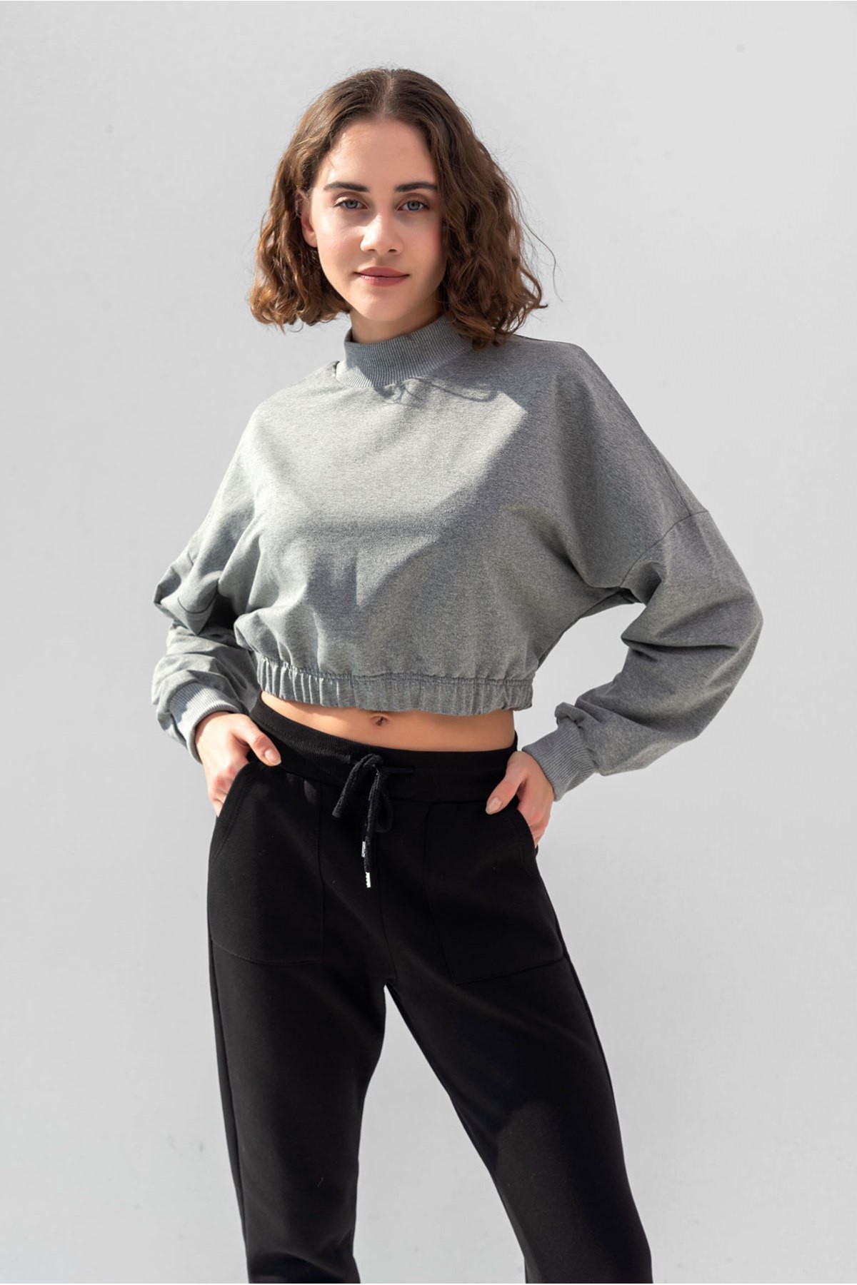 Kadın Pamuk Bisiklet Yaka Crop Sweatshirt - Füme