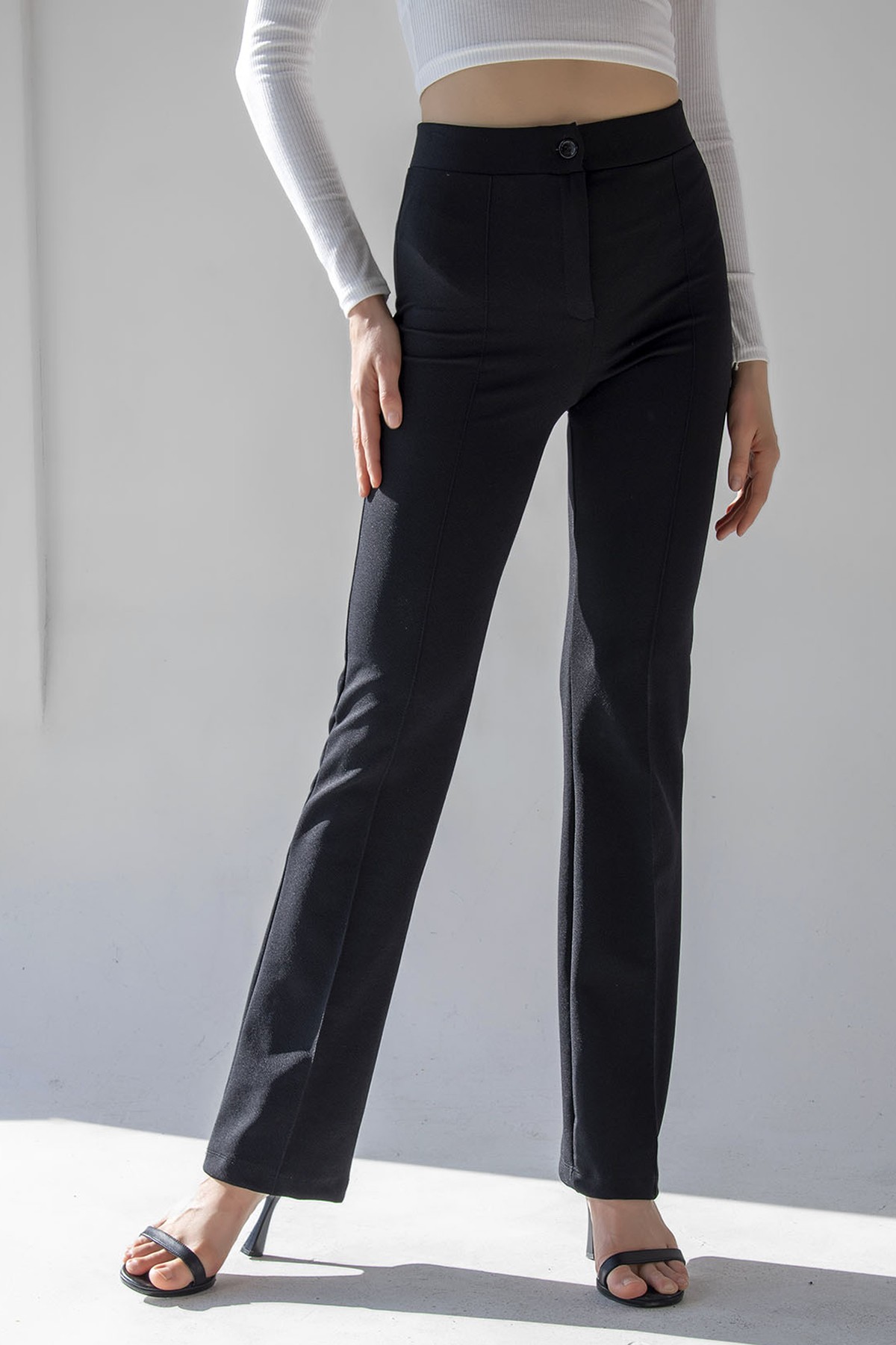 High-Waisted Sculpting Flare Pants - Black